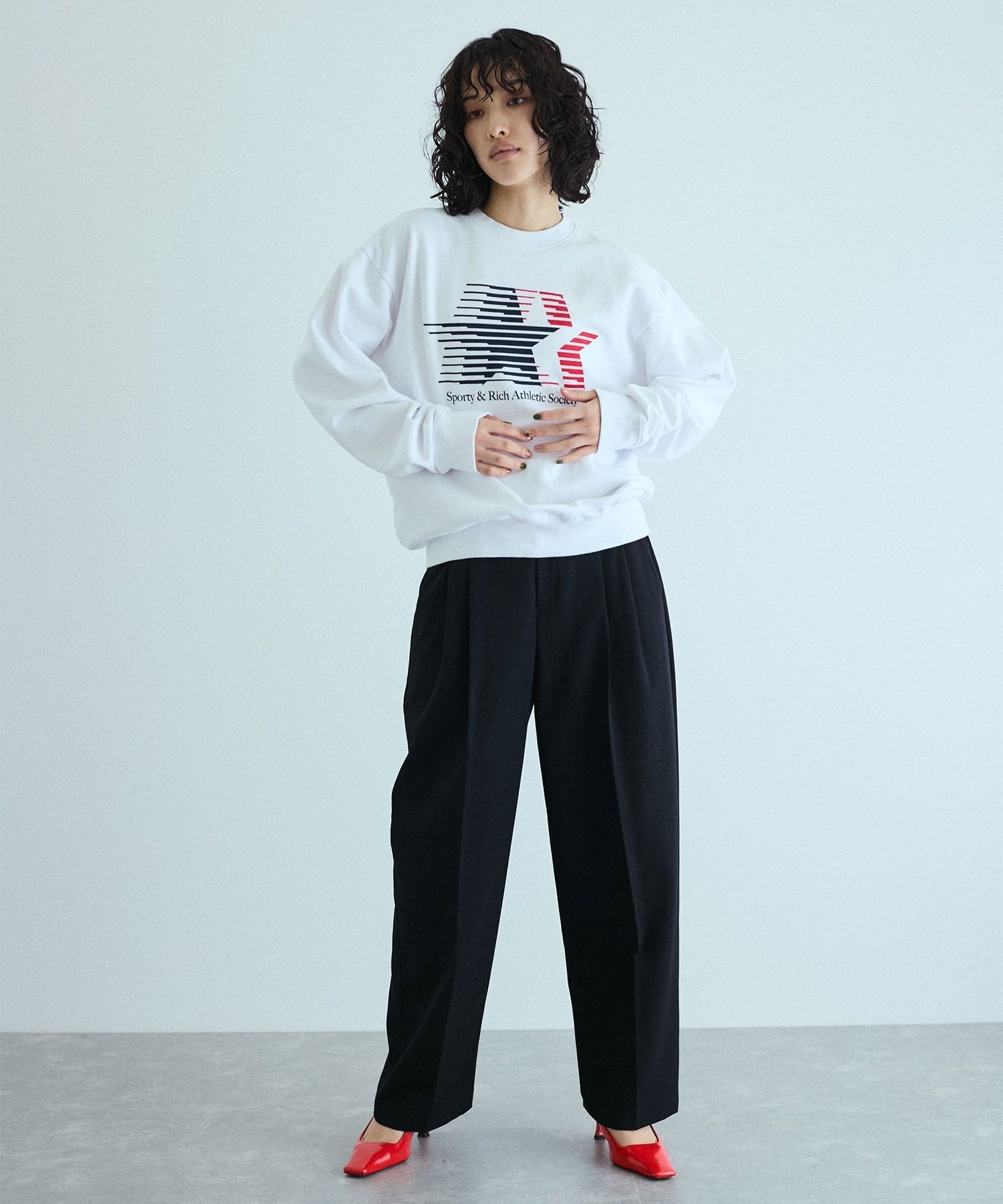 ADAM ET ROPE' FEMME 【Sporty&Rich(スポーティー アンド リッチ)】Athletic Society Crewneck アダムエロペ トップス スウェット・トレーナー ホワイト【送料無料】