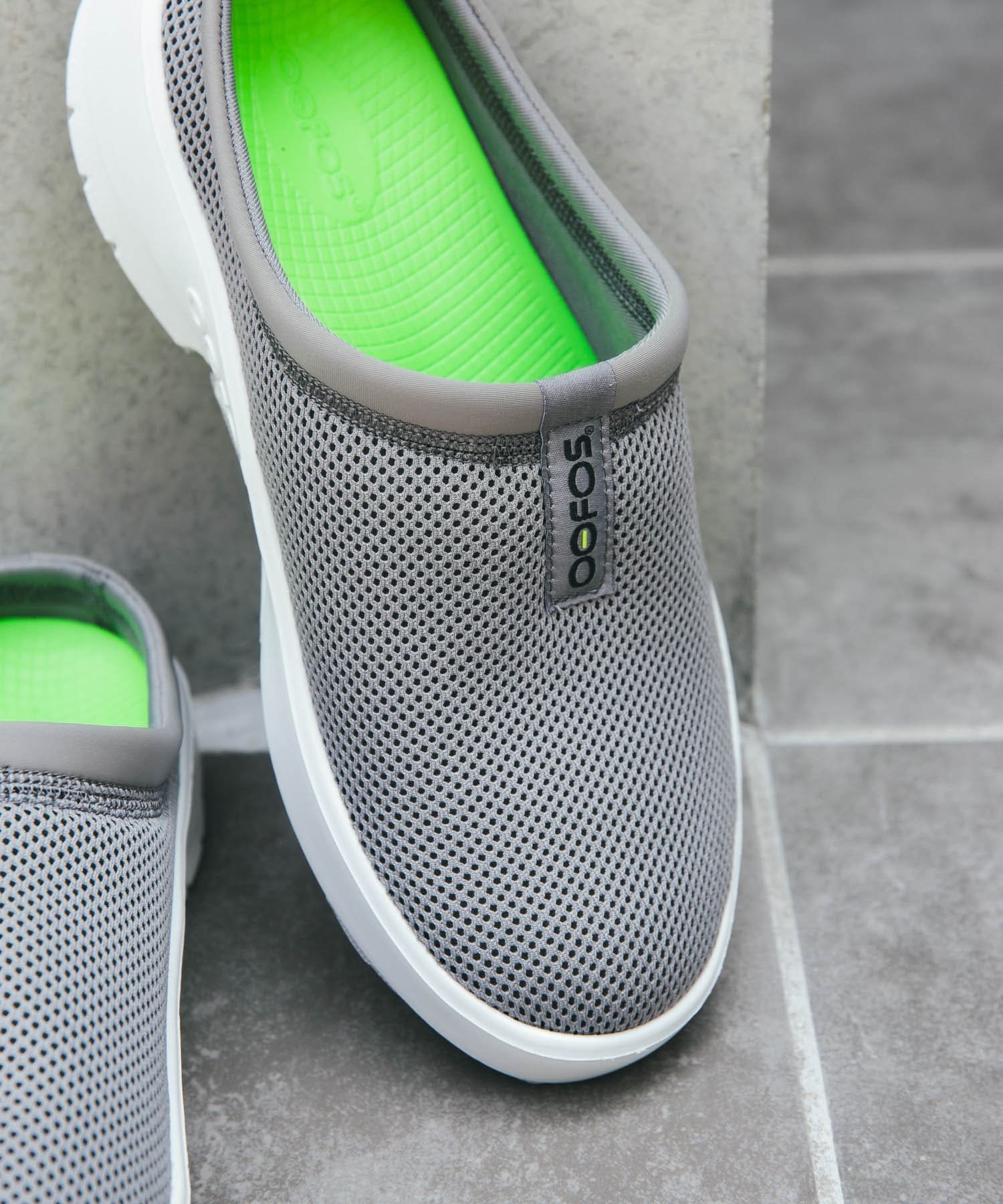 URBAN RESEARCH DOORS OOFOS OOcOOzie Sport Mule アーバンリサーチドアーズ シューズ・靴 サンダル ホワイト ブラック【送料無料】