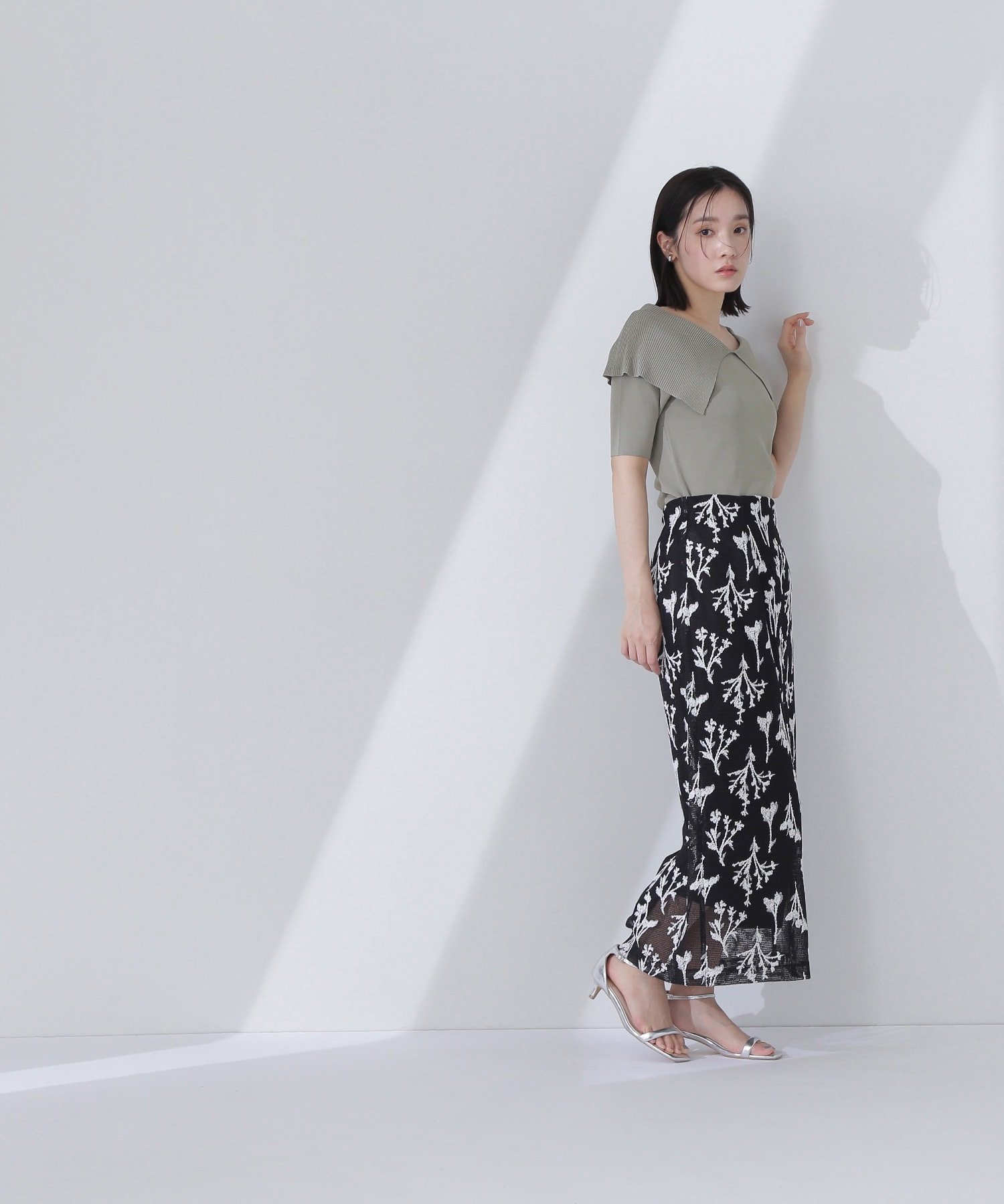 【SALE／50%OFF】NATURAL BEAUTY BASIC フラワー刺繍メッシュナロースカート ナチュラルビューティベーシック スカート その他のスカート ブラック【送料無料】のサムネイル