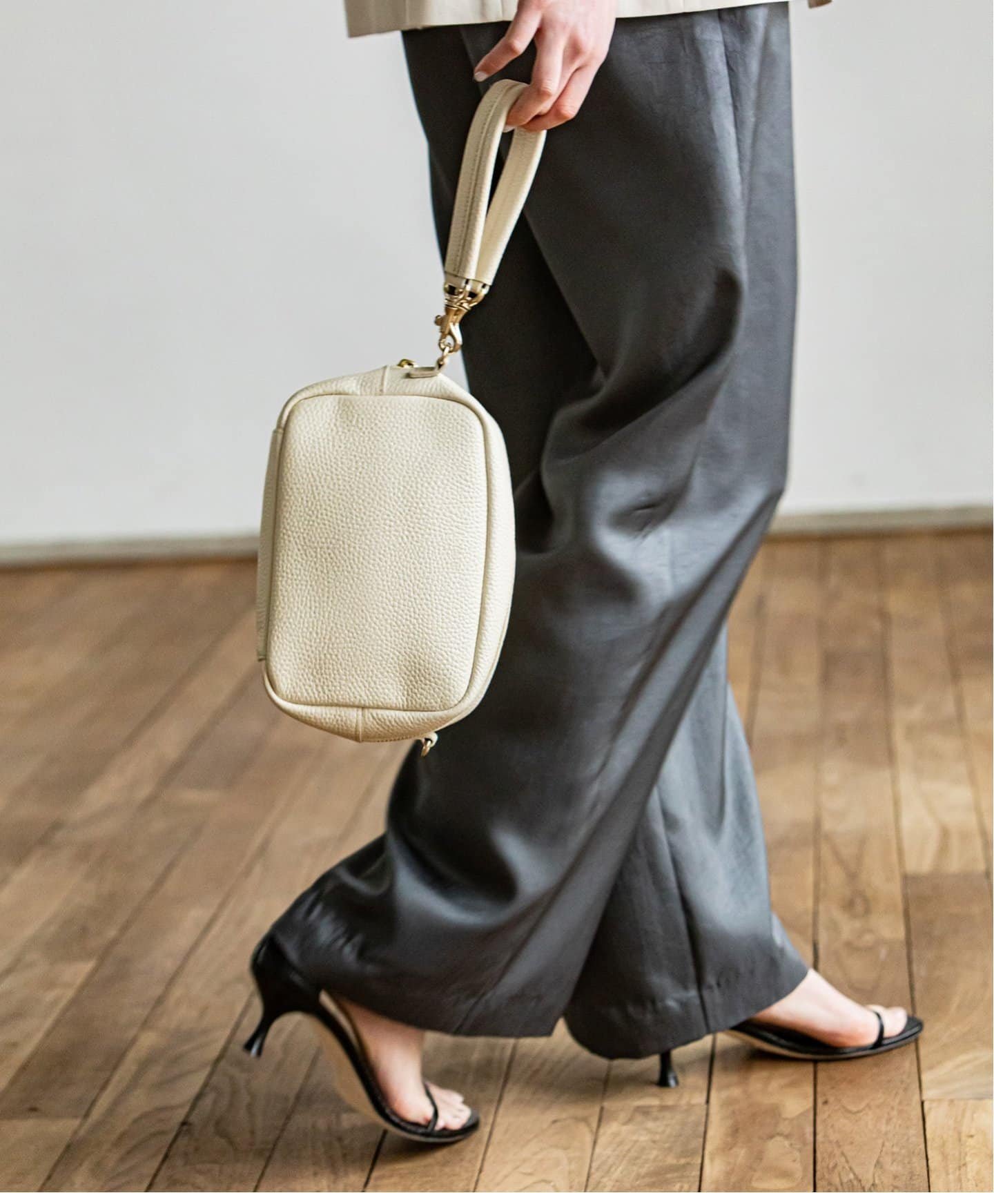 NOBLE 《WEB限定追加8》【ch!iii】widebelt boston バッグ ノーブル バッグ ショルダーバッグ ホワイト ブラック【送料無料】のサムネイル