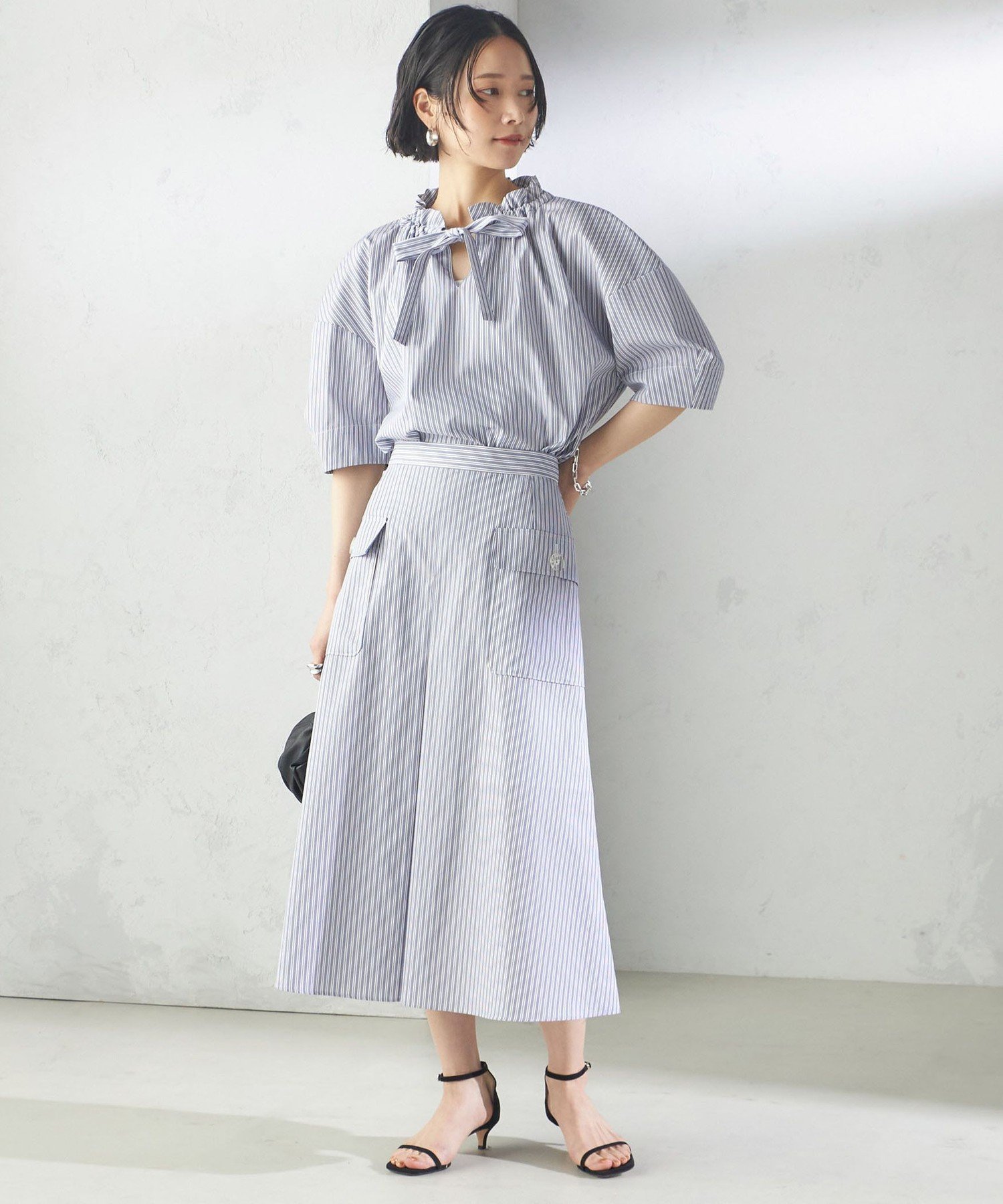 【SALE／40%OFF】SHIPS WOMEN ＜手洗い可能＞ストライプ フリル ネック リボン 半袖 ブラウス シップス トップス シャツ・ブラウス ブルー【送料無料】