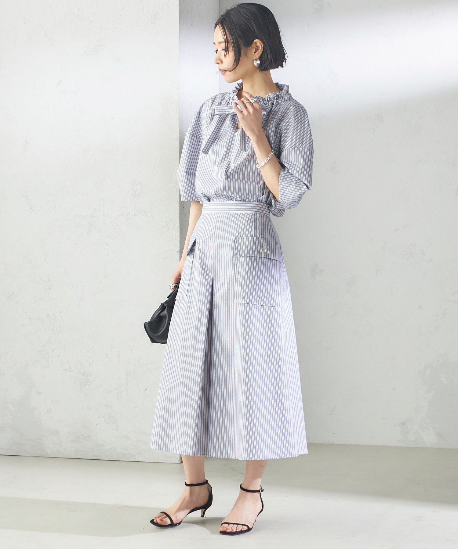 【SALE／40%OFF】SHIPS WOMEN ＜手洗い可能＞ストライプ フリル ネック リボン 半袖 ブラウス シップス トップス シャツ・ブラウス ブルー【送料無料】