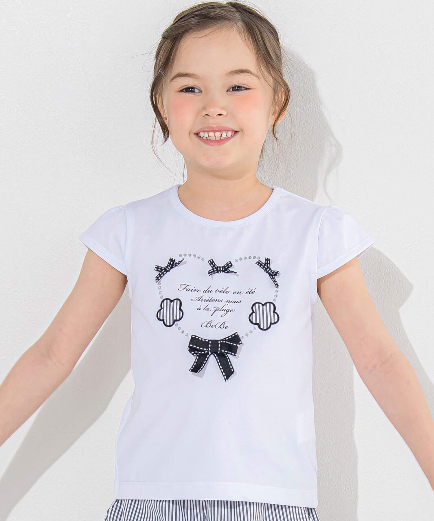 【SALE／60%OFF】BeBe ハートリボンキャップスリーブ天竺Tシャツ(80~150cm) ベベ オンライン ストア トップス カットソー・Tシャツ ホワイト グリーンのサムネイル