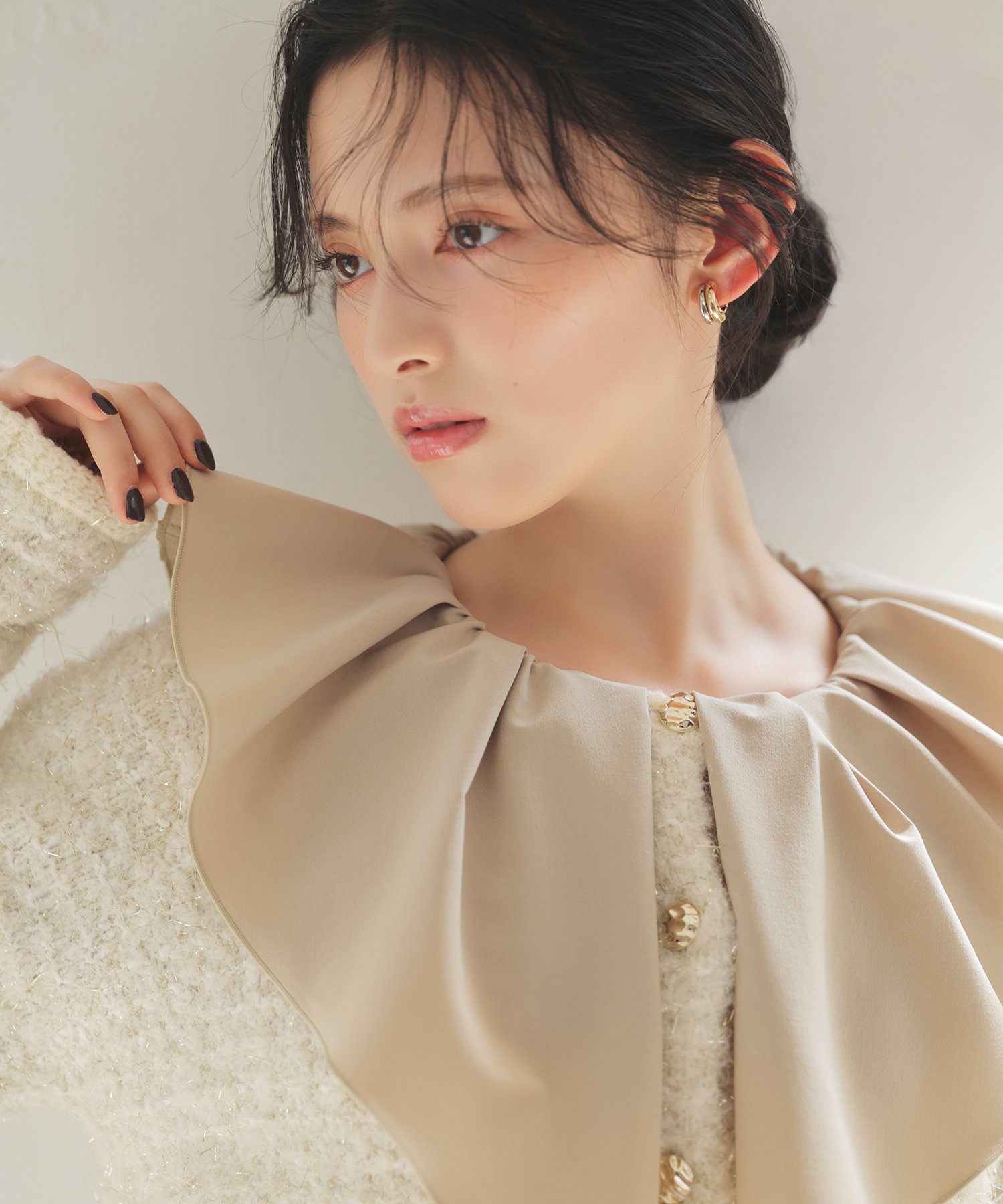 NATURAL BEAUTY BASIC デザインラッフルブラウス ナチュラルビューティベーシック トップス シャツ・ブラウス ホワイト ブラック ベージュ【送料無料】のサムネイル