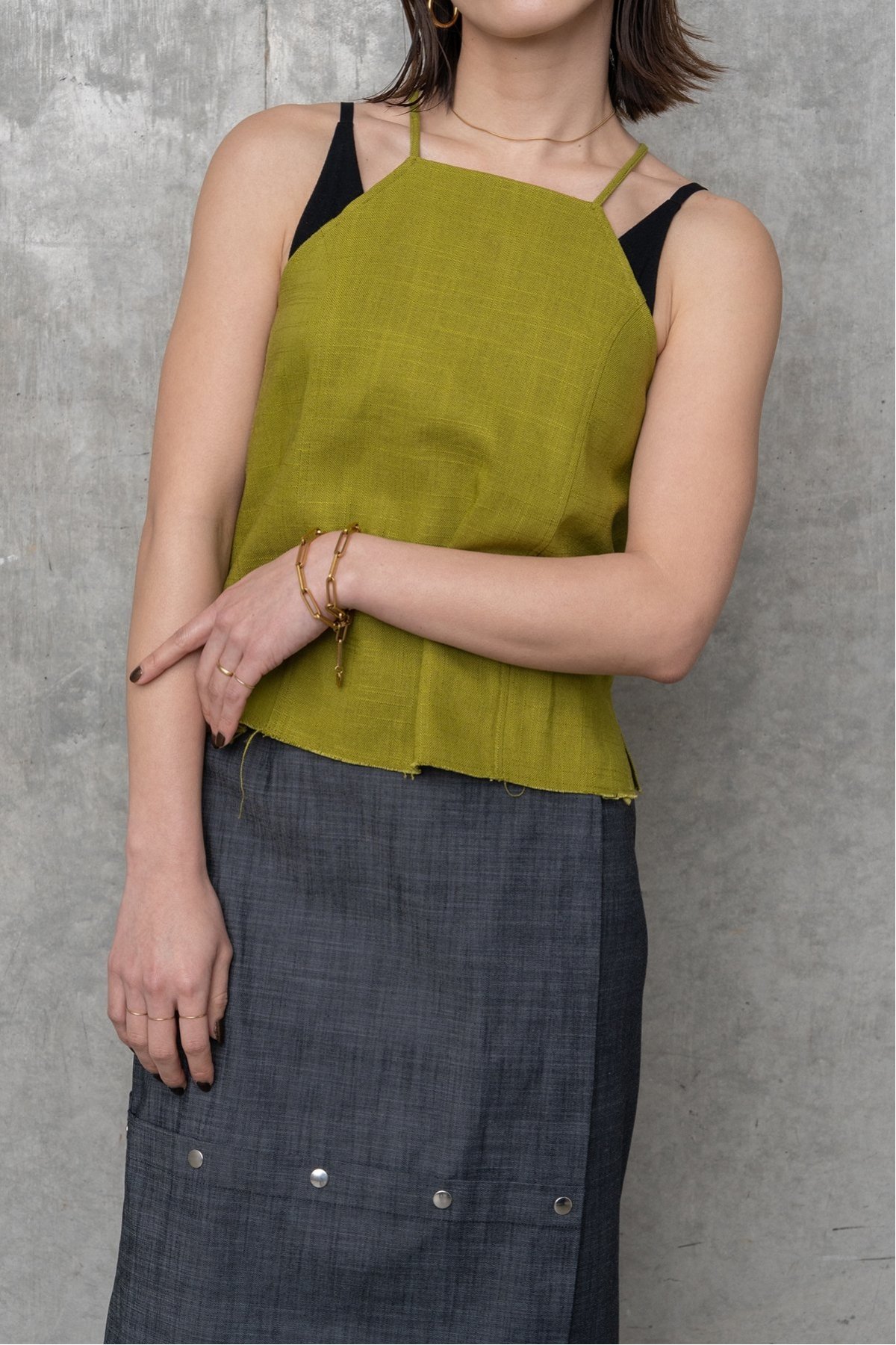 【SALE／70%OFF】LA PEAU DE GEM la peau de gem./(W)ホルターネックリネンキャミソール ラポドゥジェム / レッドトウキョウ/アニヴェン トップス キャミソール グリーン レッド ベージュのサムネイル