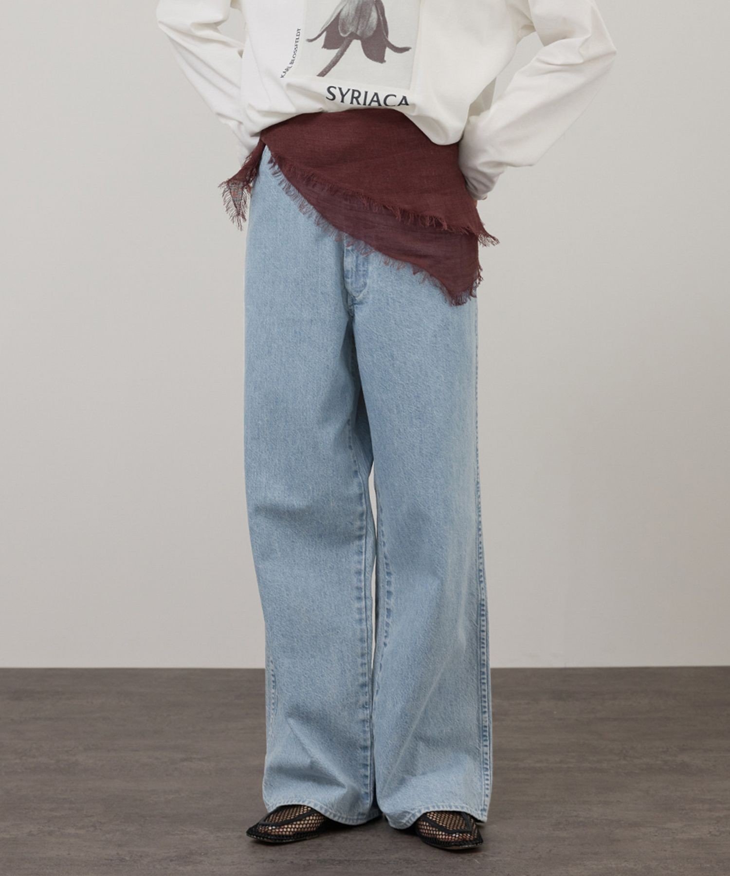 SALON adam et rope' 【KURO for SALON(クロ)】別注EASY TUCK DENIM LIGHT INDIGO / デニムパンツ サロン アダム エ ロペ パンツ ジーンズ・デニムパンツ ブルー