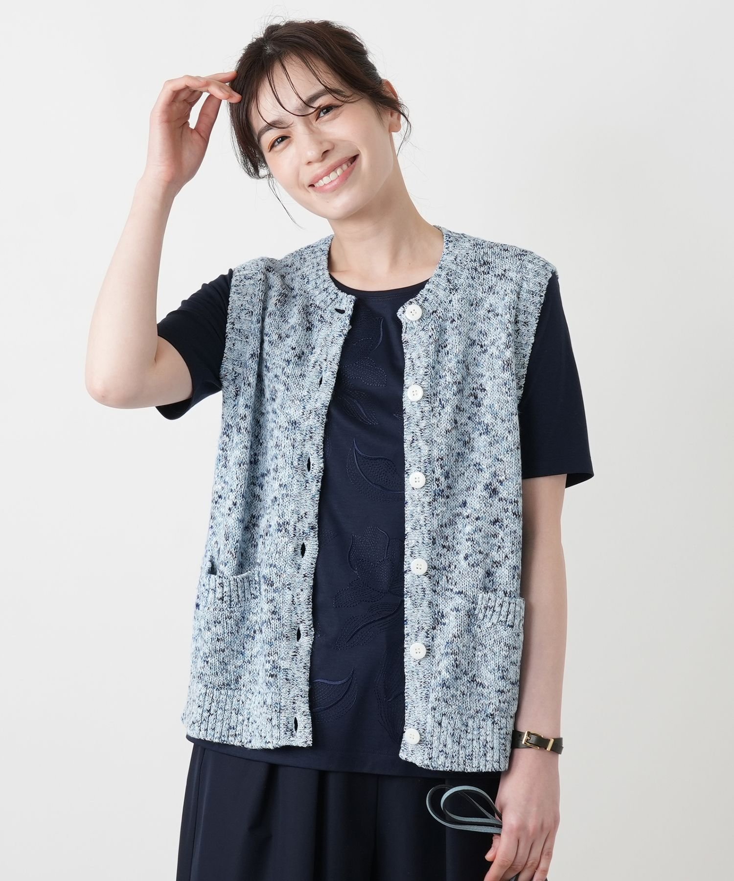【SALE／52%OFF】Leilian メランジニットベスト レリアン トップス ベスト・ジレ レッド ブルー【送料無料】