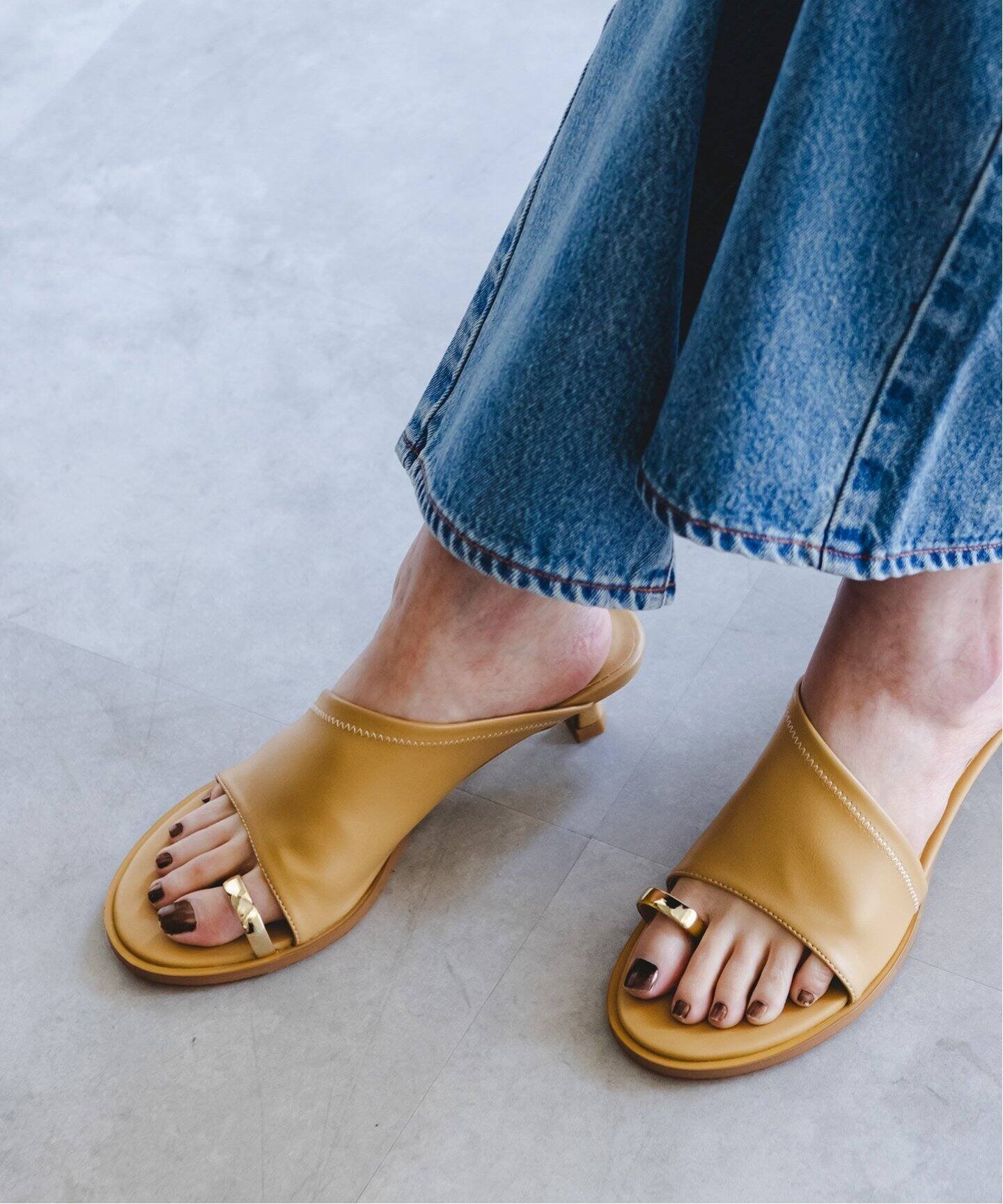 NOBLE LE VERNIS/ルベルニ Toe ring sandals ノーブル シューズ・靴 サンダル ベージュ ブラック【送料無料】