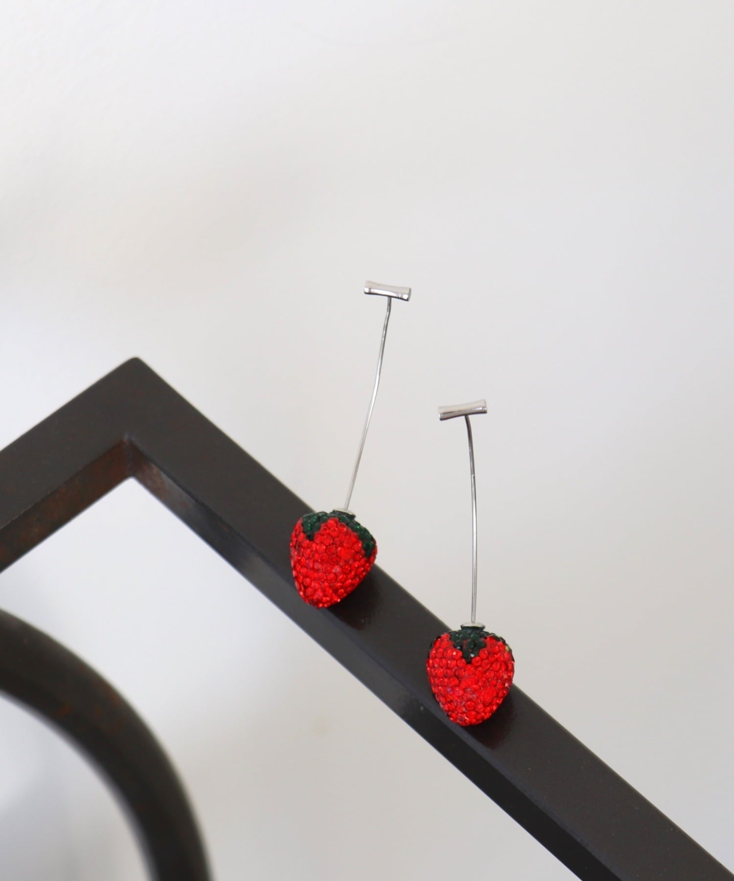 Three Four Time Three Four Time/キラキライチゴキャッチピアス スリーフォータイム アクセサリー・腕..