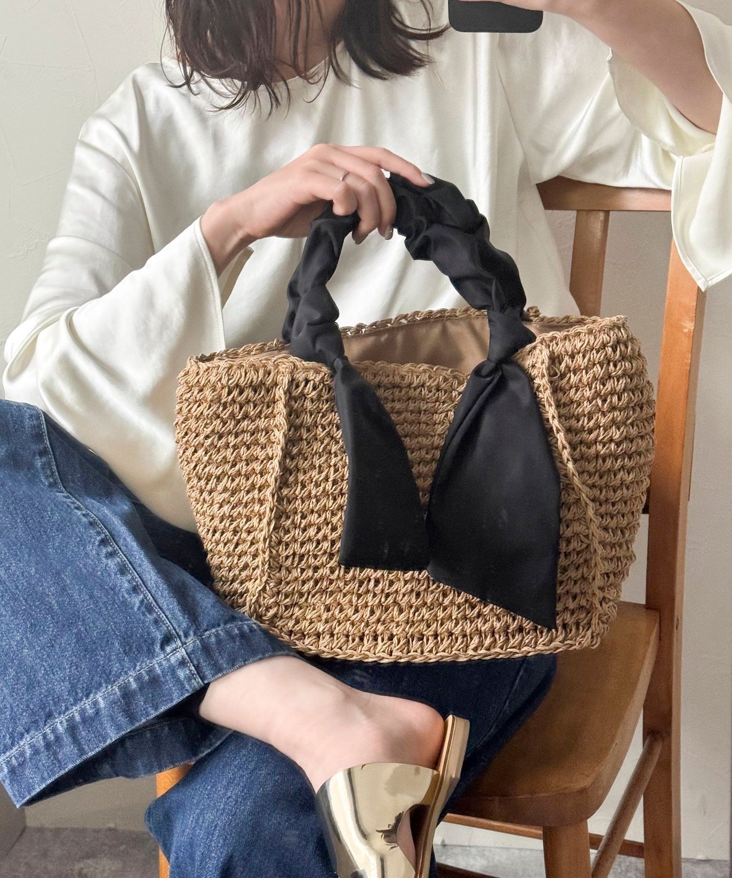 fredy emue リボンハンドルペーパースクエアトートバッグ フレディ アンド グロスター バッグ トートバッグ ブラック ベージュ【送料無料】のサムネイル