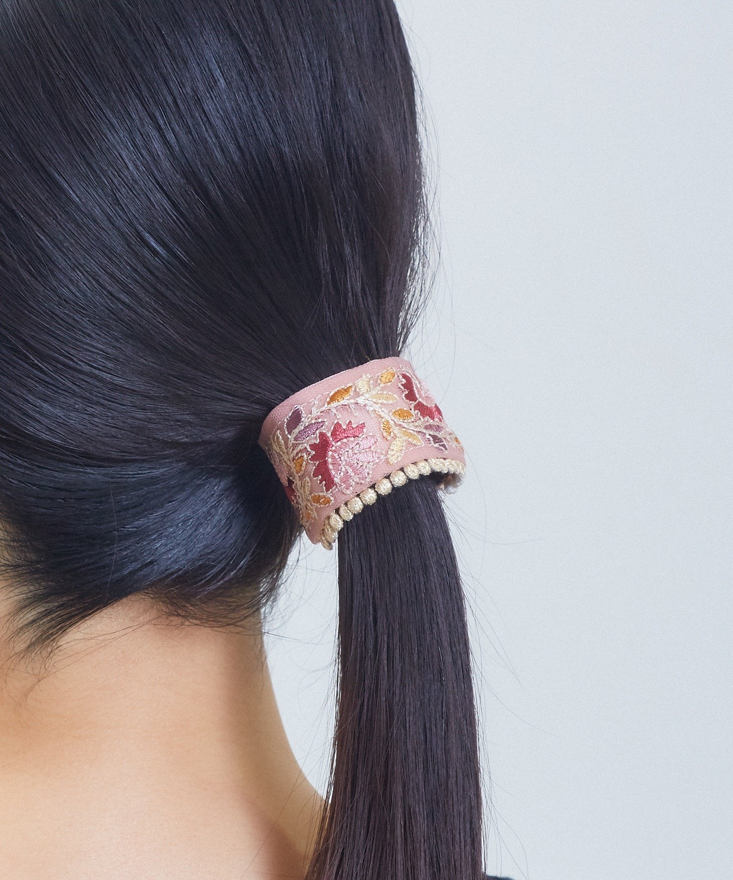 Magine Zoule :embroidery cuff35 フラワー刺繍 (ヘアーカフス) マージン ヘアアクセサリー バレッタ・ヘアクリップ・ヘアピン ホワイト ピンク
