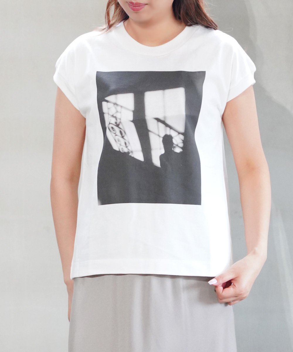 MANON マノン ノースリーブ ALLUSION プリントTee ブルーコムブルー トップス カットソー・Tシャツ ホワイト ピンク