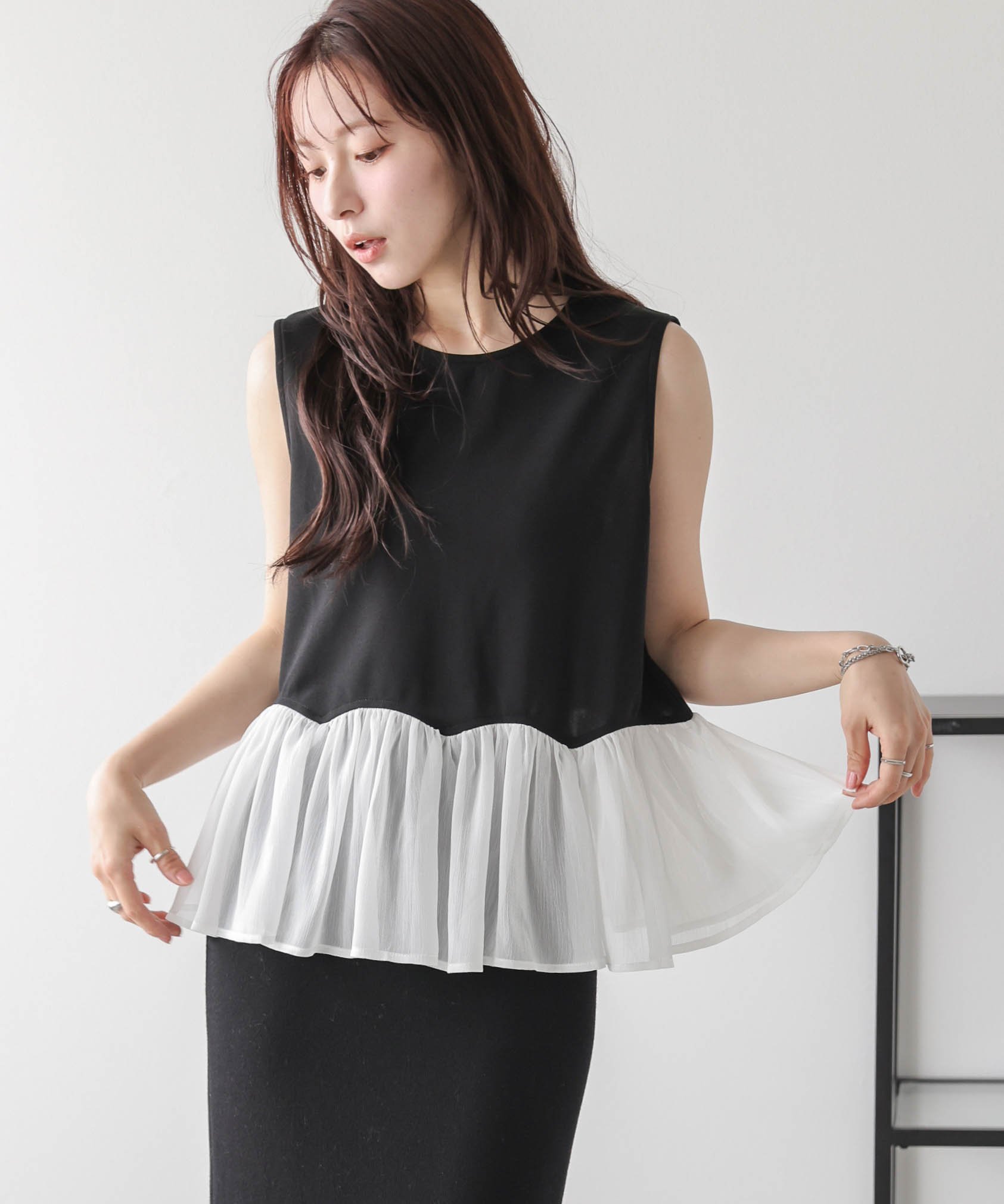 La-gemme パールボタンシアーフリルトップス ラジュール トップス カットソー・Tシャツ ベージュ ブラック