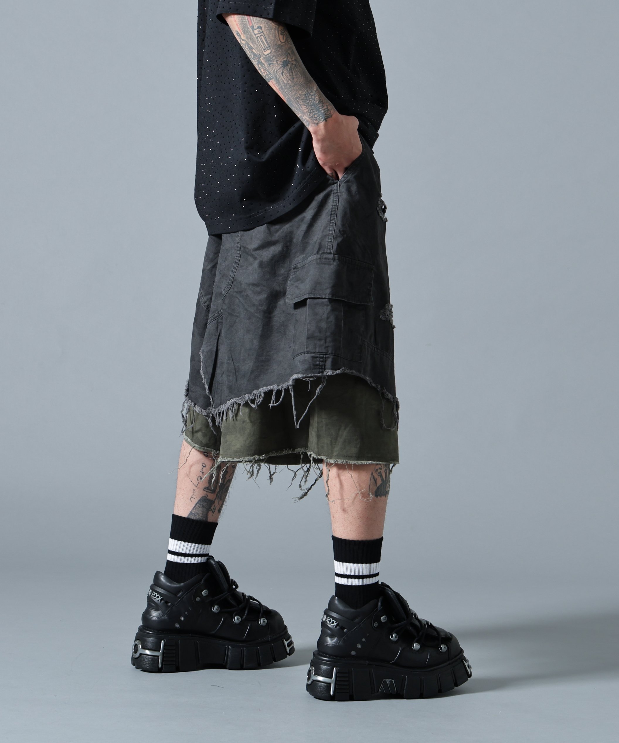 LHP MAVYTH/メヴィス/LAYERED CAMO SHORTS エルエイチピー パンツ その他のパンツ ブラック
