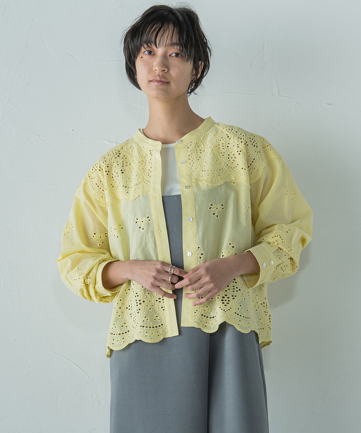 【SALE／50%OFF】MAYSON GREY 叶えるスカラップ刺繍クロップドシャツ≪手洗い可能≫ メイソングレイ トッ..