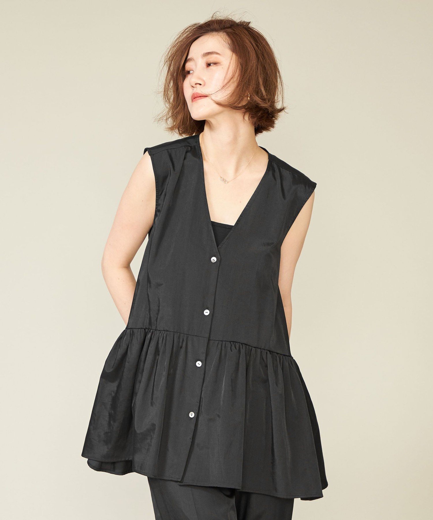 conte ＜conte＞サテン ノースリーブブラウス ユナイテッドアローズ トップス シャツ・ブラウス ブラック ベージュ【送料無料】のサムネイル