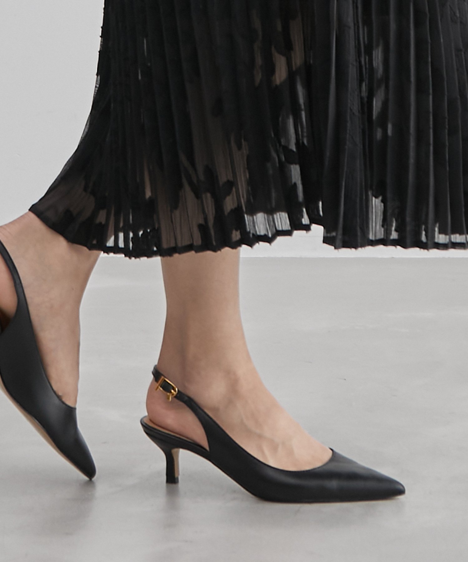 【SALE／40%OFF】ROPE' リアルレザーバックスリングパンプス ロペ シューズ・靴 パンプス ブラック ベージュ【送料無料】のサムネイル