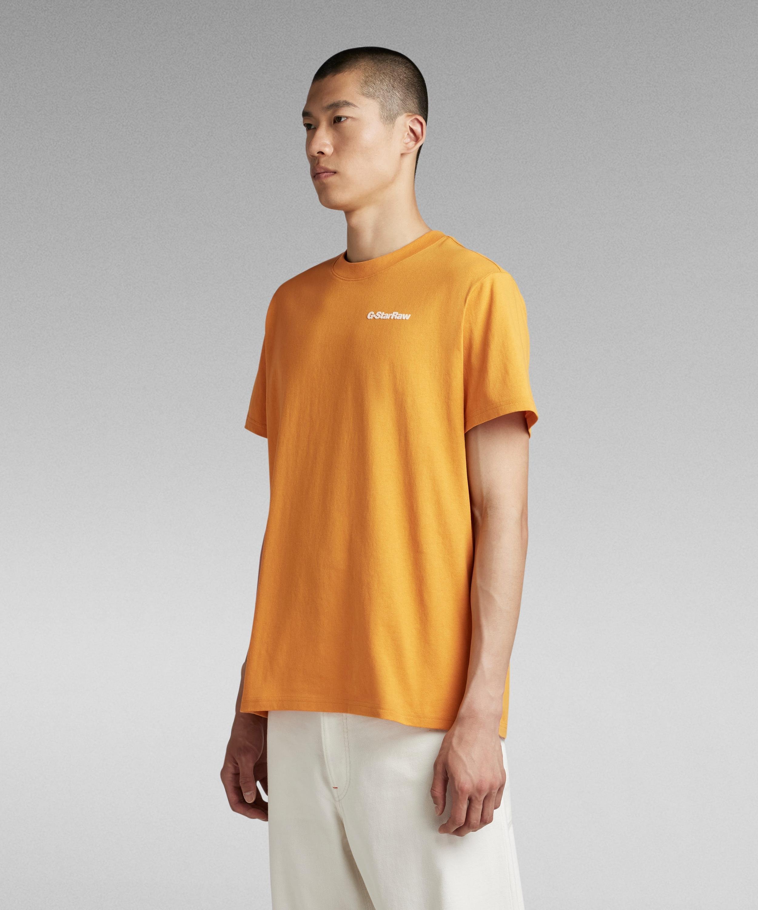 【公式ショップ】PHOTOGRAPHER LOOSE T-SHIRT/ルーズグラフィックロゴT ジースターロゥ トップス カットソー・Tシャツ イエロー