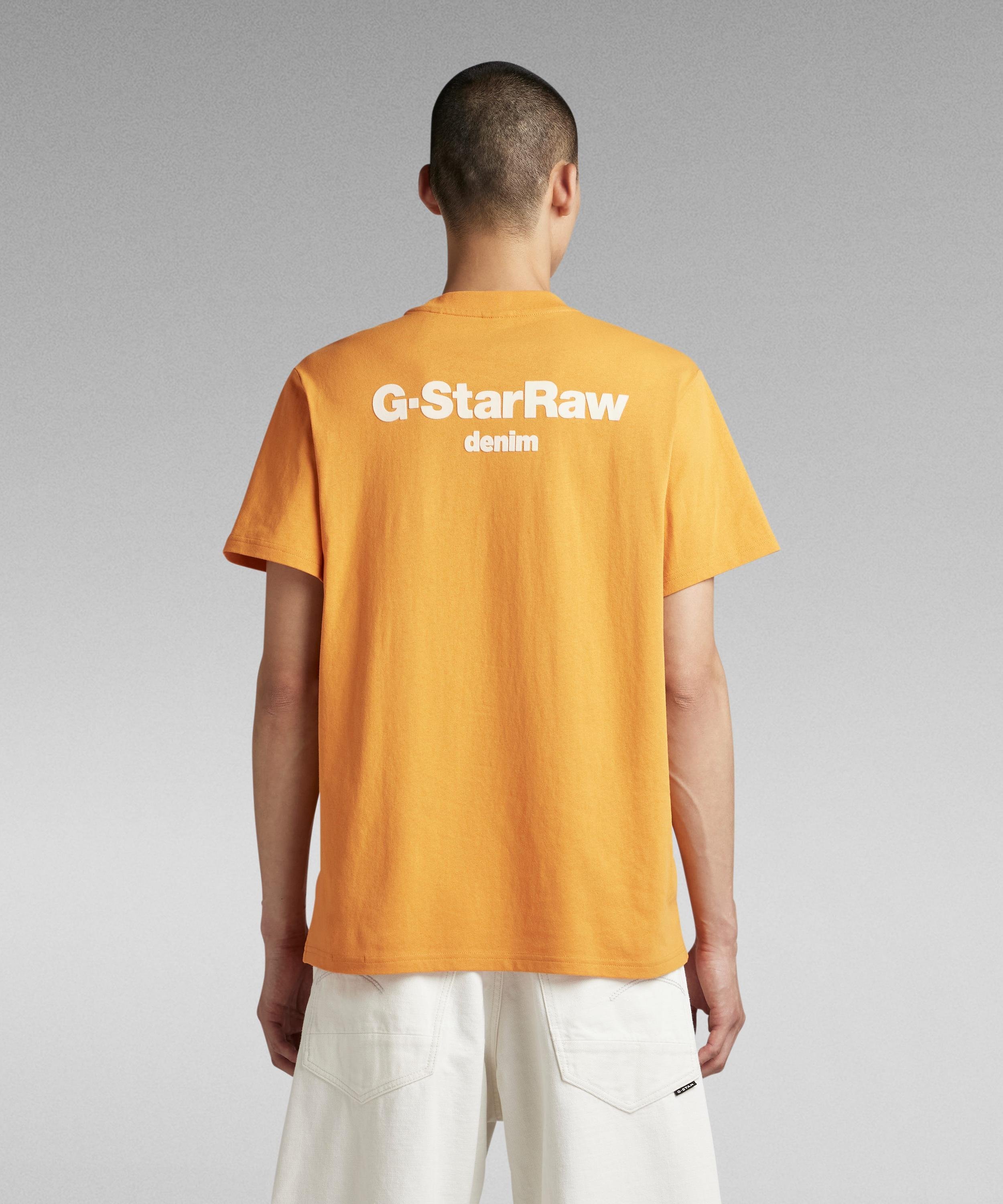 【公式ショップ】PHOTOGRAPHER LOOSE T-SHIRT/ルーズグラフィックロゴT ジースターロゥ トップス カットソー・Tシャツ イエロー