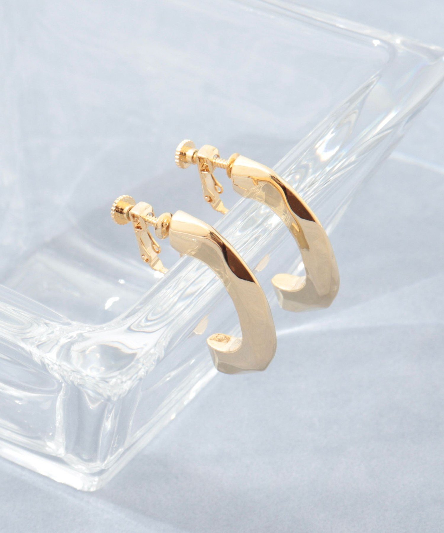 grace grace 【grace grace/グラスグラス】ロックC型イヤリング ノーリーズ アクセサリー・腕時計 イヤリング・イヤーカフ ゴールド【送料無...