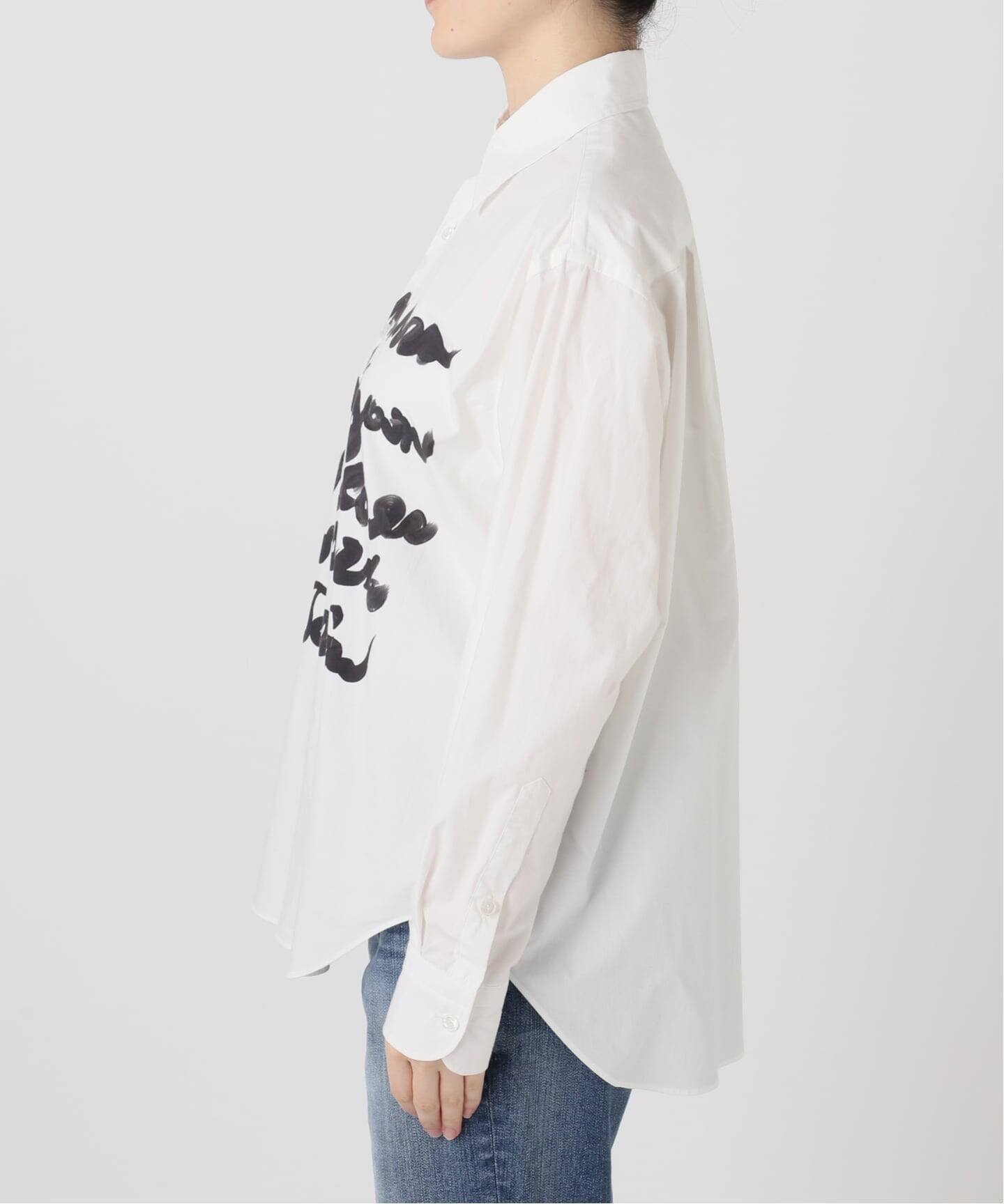 《一部店舗+WEB限定》Typography Regular Shirts スピックアンドスパン トップス シャツ・ブラウス ホワイト