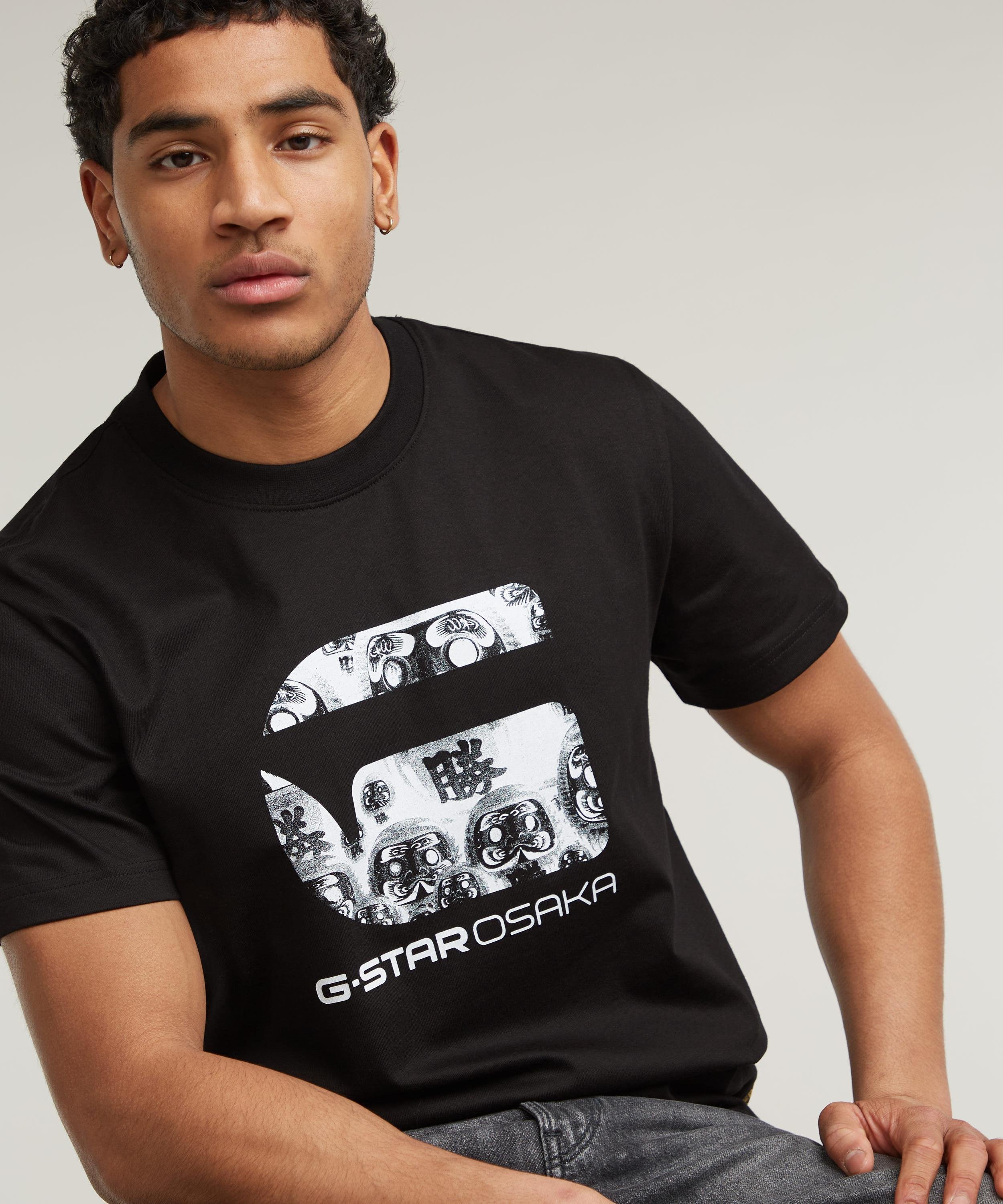 【公式ショップ】OSAKA T-SHIRT/フォトプリントロゴT/大阪 ジースターロゥ トップス カットソー・Tシャツ ブラック