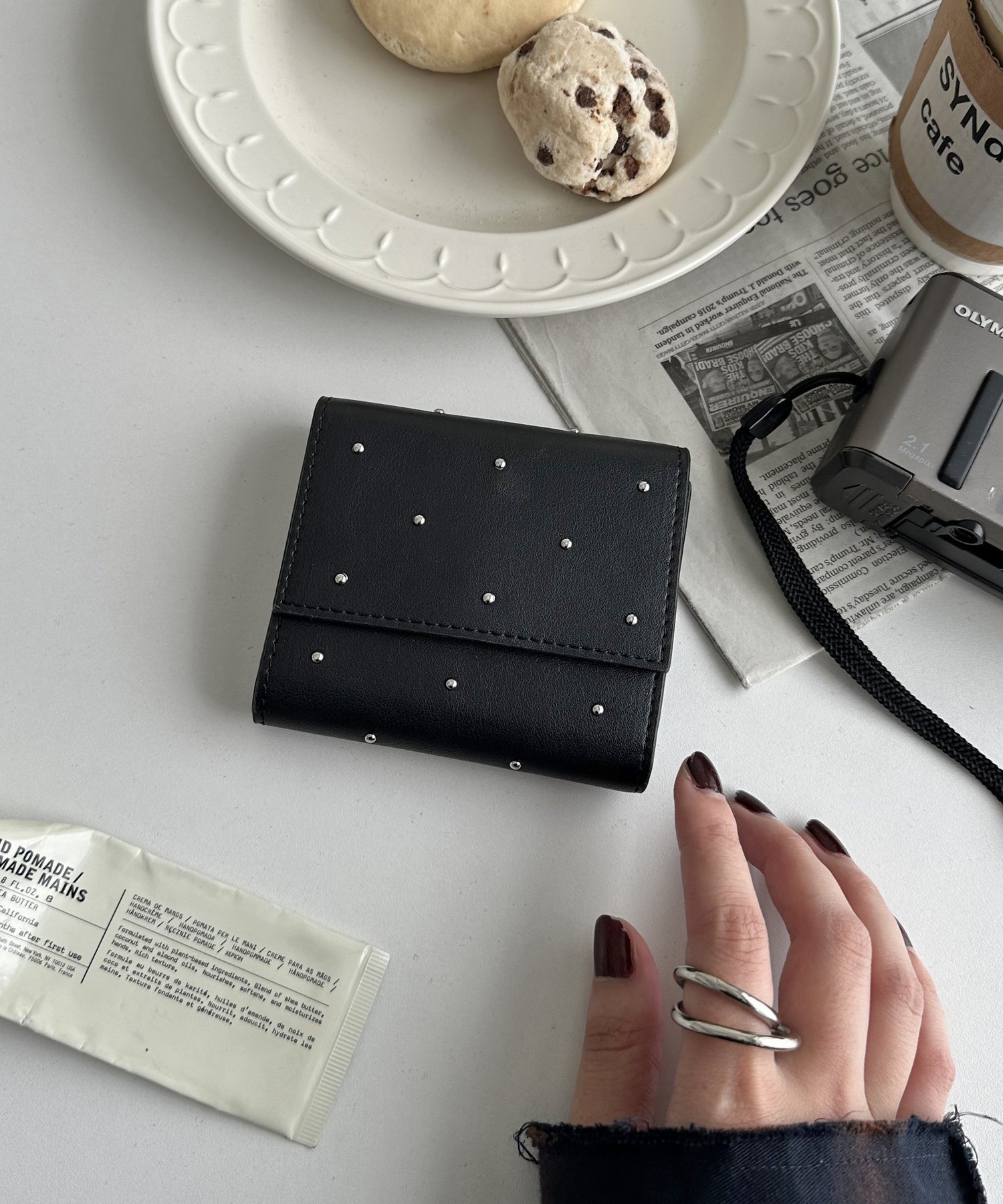 Discoat スタッズ三つ折りウォレット ディスコート 財布・ポーチ・ケース 財布 ホワイト ピンク シルバー ブラック