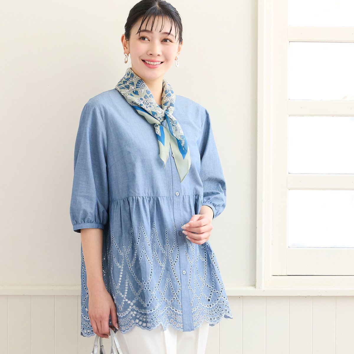 missel 【洗える・L~3Lサイズ】デニムローン刺繍ブラウス ミゼール トップス シャツ・ブラウス ブルー ネイビー
