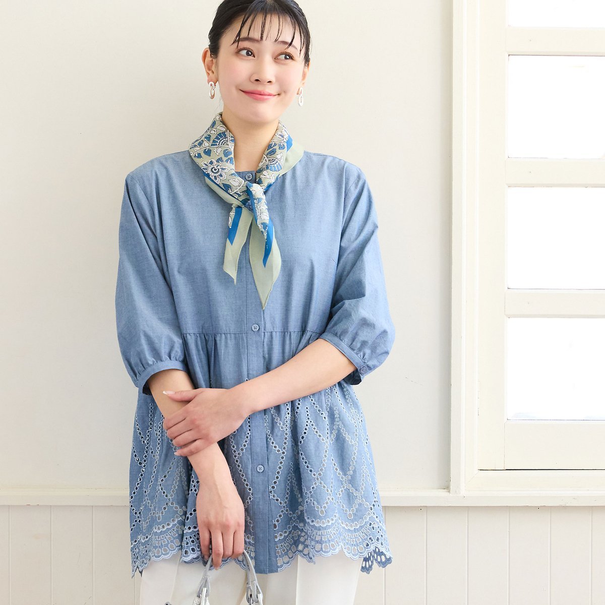 missel 【洗える・L~3Lサイズ】デニムローン刺繍ブラウス ミゼール トップス シャツ・ブラウス ブルー ネイビー