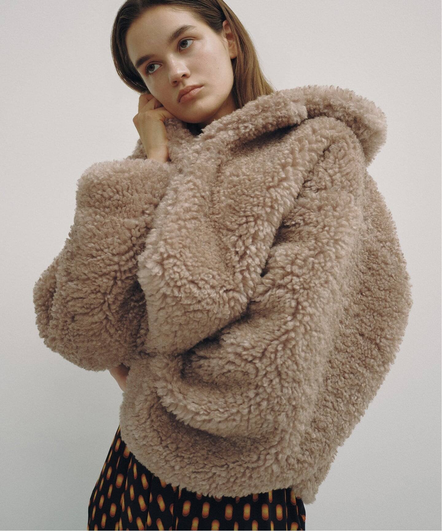 《一部店舗+WEB限定》Glyph Curly Fur Blouson スピックアンドスパン ジャケット・アウター ブルゾン・ジャンパー ベージュ