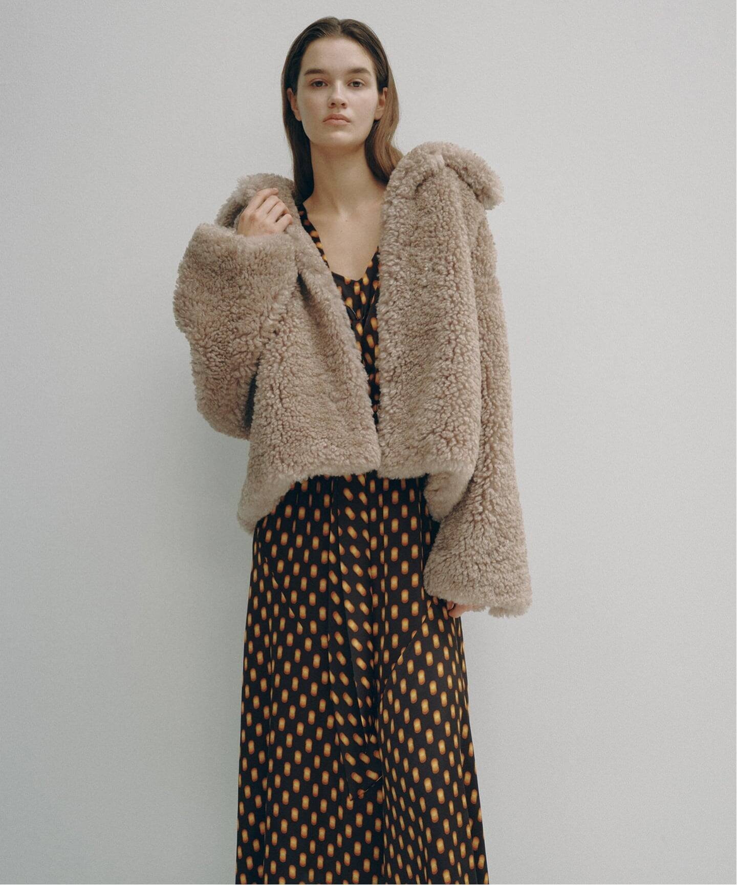 《一部店舗+WEB限定》Glyph Curly Fur Blouson スピックアンドスパン ジャケット・アウター ブルゾン・ジャンパー ベージュ