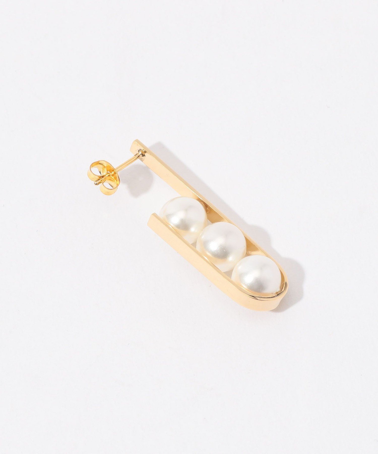 TOMORROWLAND GOODS 【別注】januka 3シェルパールピアス トゥモローランド アクセサリー・腕時計 ピアス ホワイト【送料無料】
