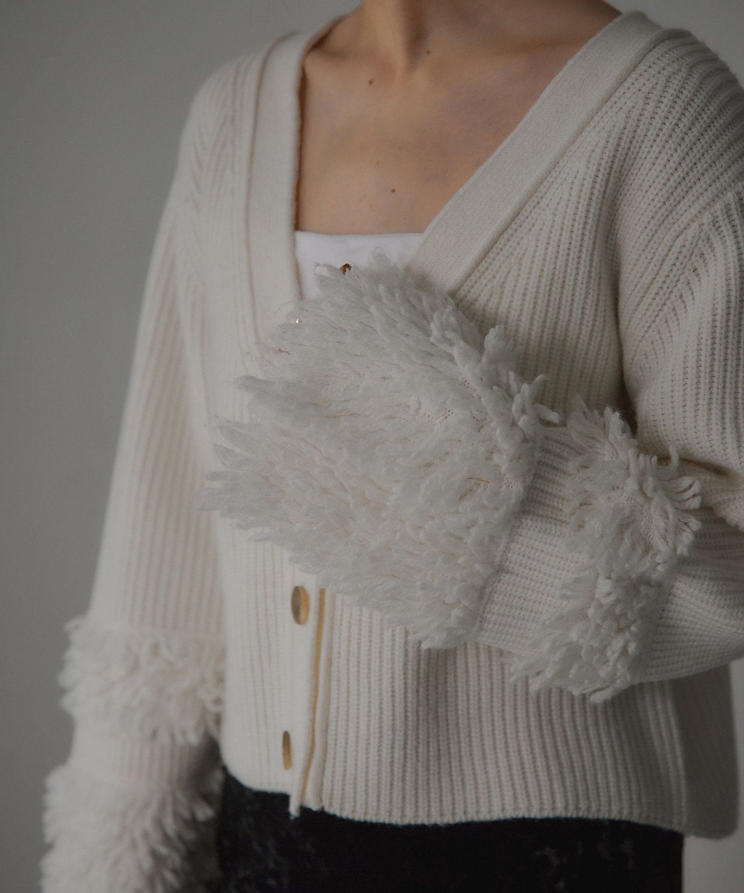 【SALE／50%OFF】EMMEL REFINES ＜EMMEL REFINES＞EM ソデモコ Vネック ニット カーディガン ユナイテッドアローズ アウトレット トップス カーディガン ホワイト グレー【送料無料】のサムネイル