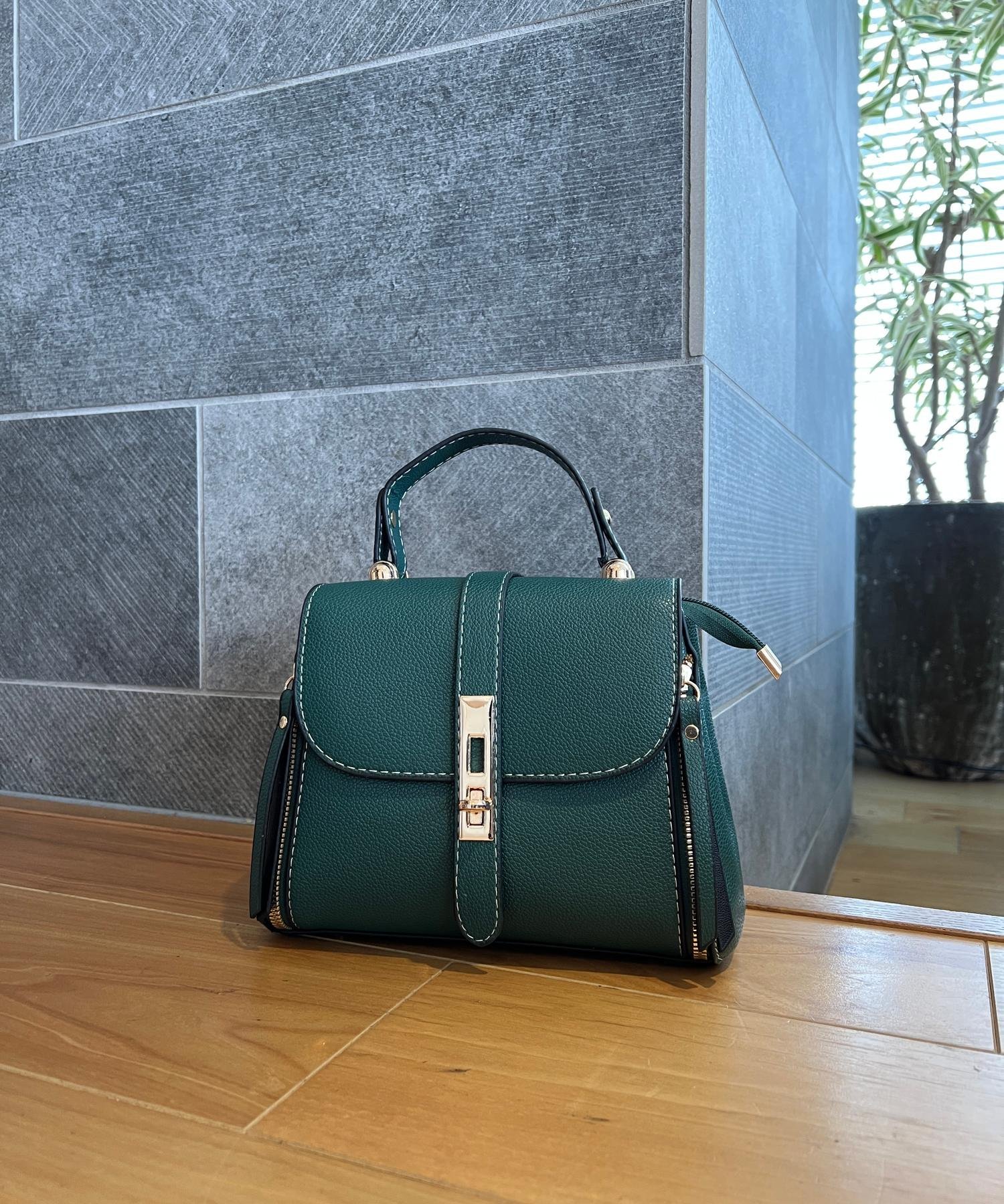 mysty woman カナグミニショルダーBAG ミスティウーマン バッグ ショルダーバッグ ブルー ブラック ホワイト ブラウン グリーン【送料無料】のサムネイル