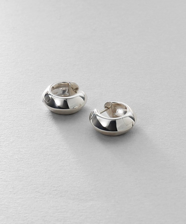 COCOSHNIK ONKITSCH シルバー ハギーフープ リッジピアス ココシュニック オンキッチュ アクセサリー・腕時計 ピアス シルバー【送料無料】