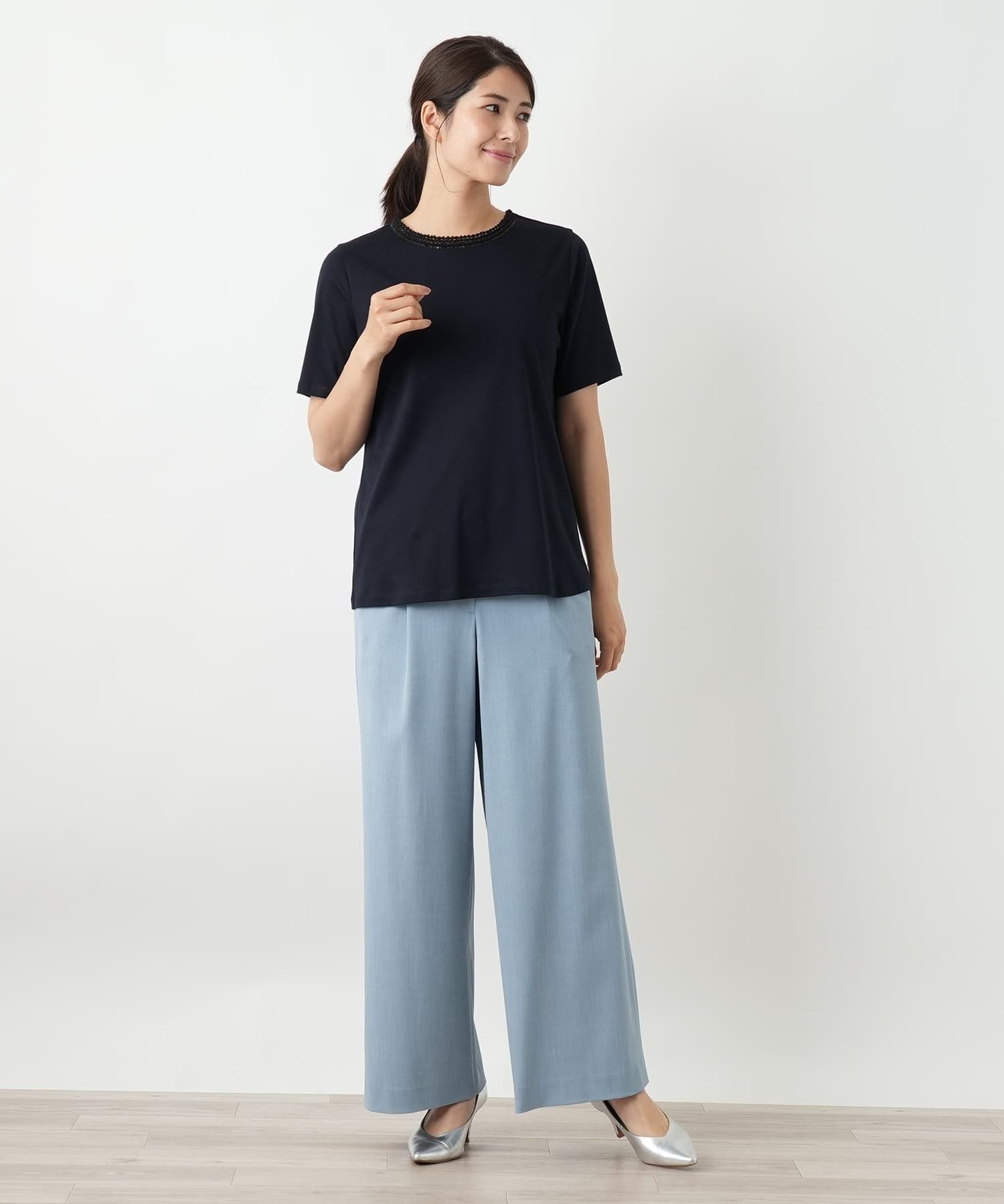 Leilian 刺繍クルーネックカットソー レリアン トップス カットソー・Tシャツ ホワイト ネイビー