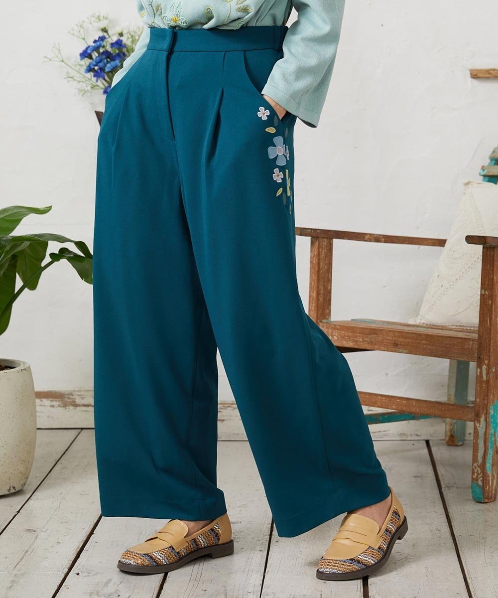 Jocomomola El Rucio フラワーアップリケポンチパンツ[オケージョン/セレモニー] ホコモモラ パンツ その他のパンツ グリーン ベージュ