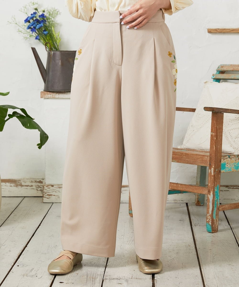 Jocomomola El Rucio フラワーアップリケポンチパンツ[オケージョン/セレモニー] ホコモモラ パンツ その他のパンツ グリーン ベージュ