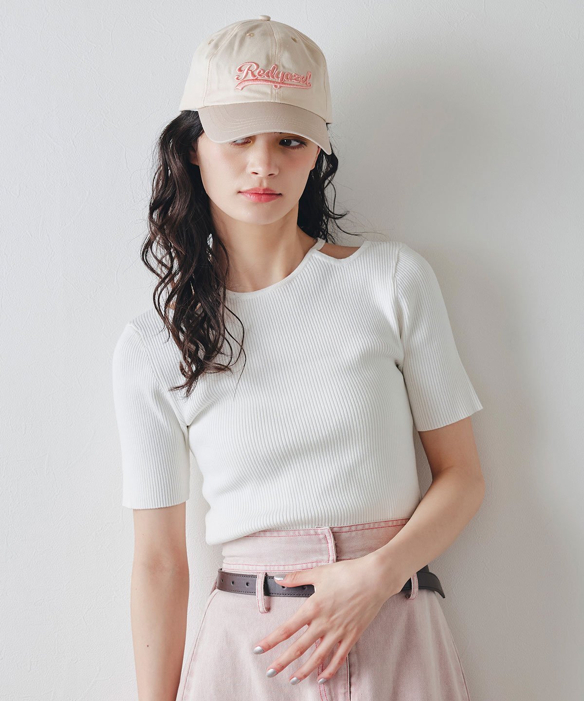 【SALE／50%OFF】REDYAZEL カットアウトネックリブニットプルオーバー レディアゼル トップス ニット イエロー ホワイト ブラック レッド