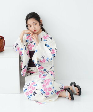 utatane レディース 浴衣 帯 下駄 3点セット フリーサイズ 【アンティーク図案・本染め注染 清楚な白地に小花】 ウタタネ ビジネス/フォーマル 着物/浴衣 ホワイト【送料無料】