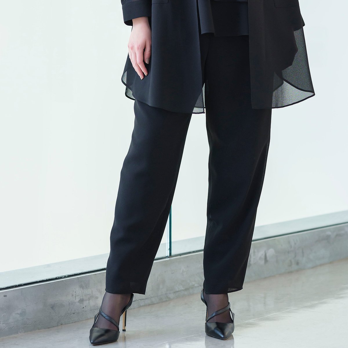 Liliane Burty 梨地ジョーゼット オールゴムパンツ[セットアップ可] リリアンビューティ パンツ チノパンツ ブラック