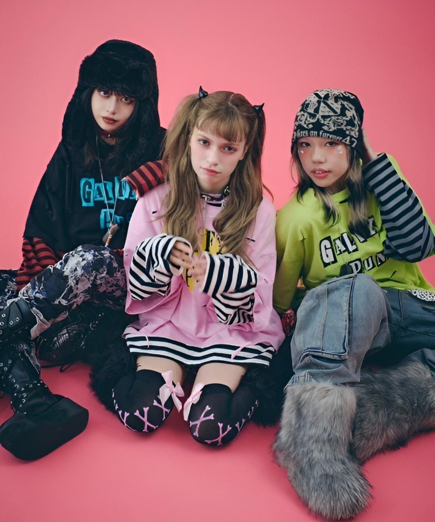 【GALFY】がるふぃーいずぱんく!ロン T ネバーマインドザエックスユー／チカシツプラス トップス カットソー・Tシャツ ブラック