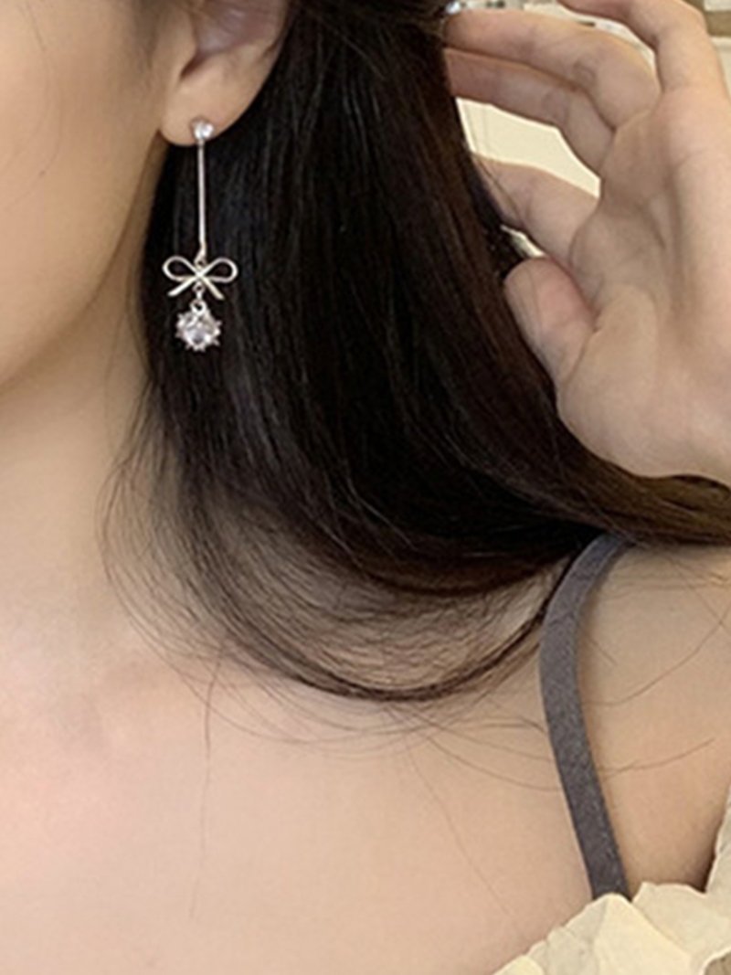 【SALE／44%OFF】Coo+i Coo+i/(W)リボンデザインピアス スレンダー アクセサリー・腕時計 ピアス シルバー