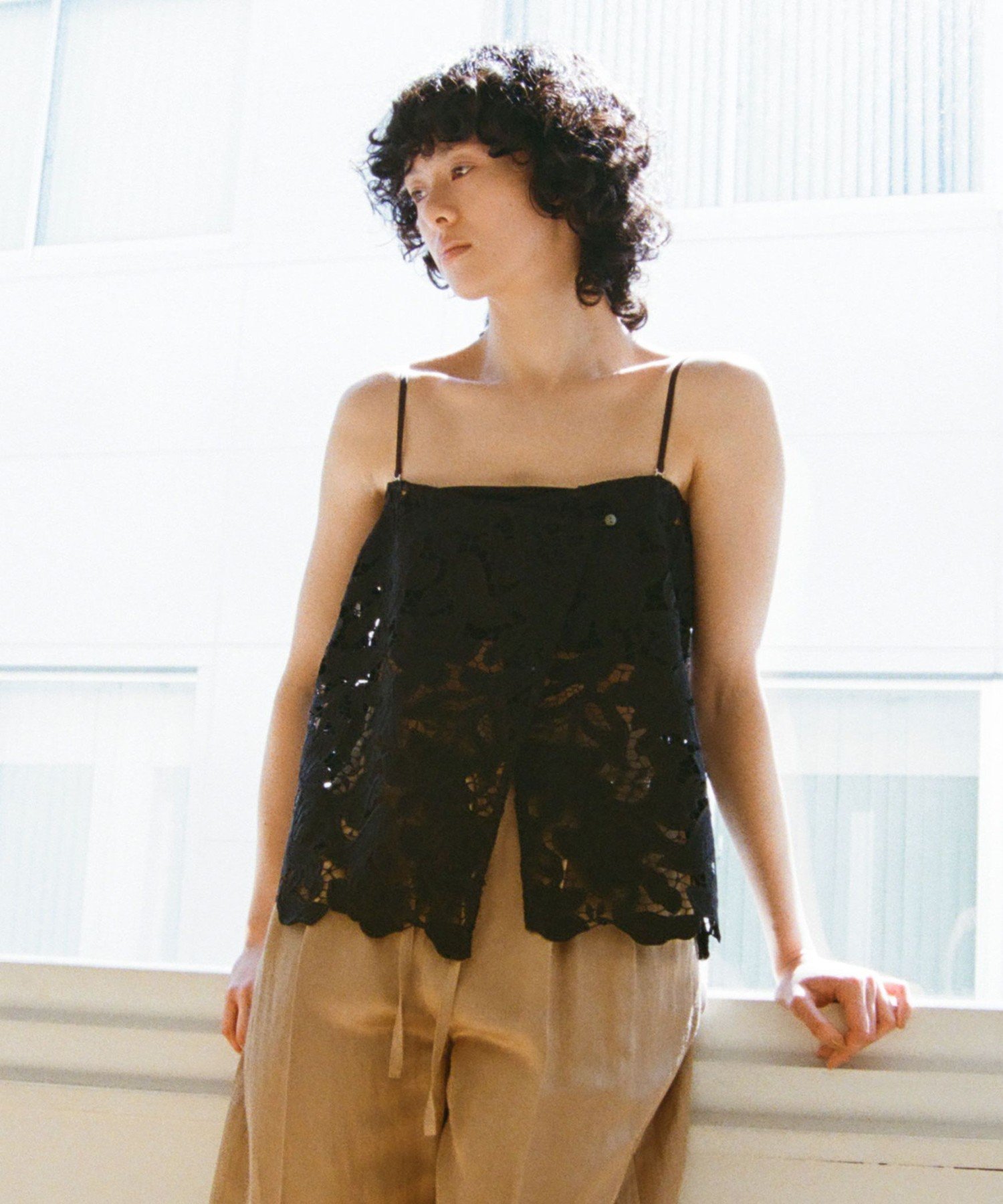 ＜SEASONAL COLLECTION＞2WAY レース キャミソール ユナイテッドアローズ グリーンレーベルリラクシング トップス シャツ・ブラウス ホワイト ブラック