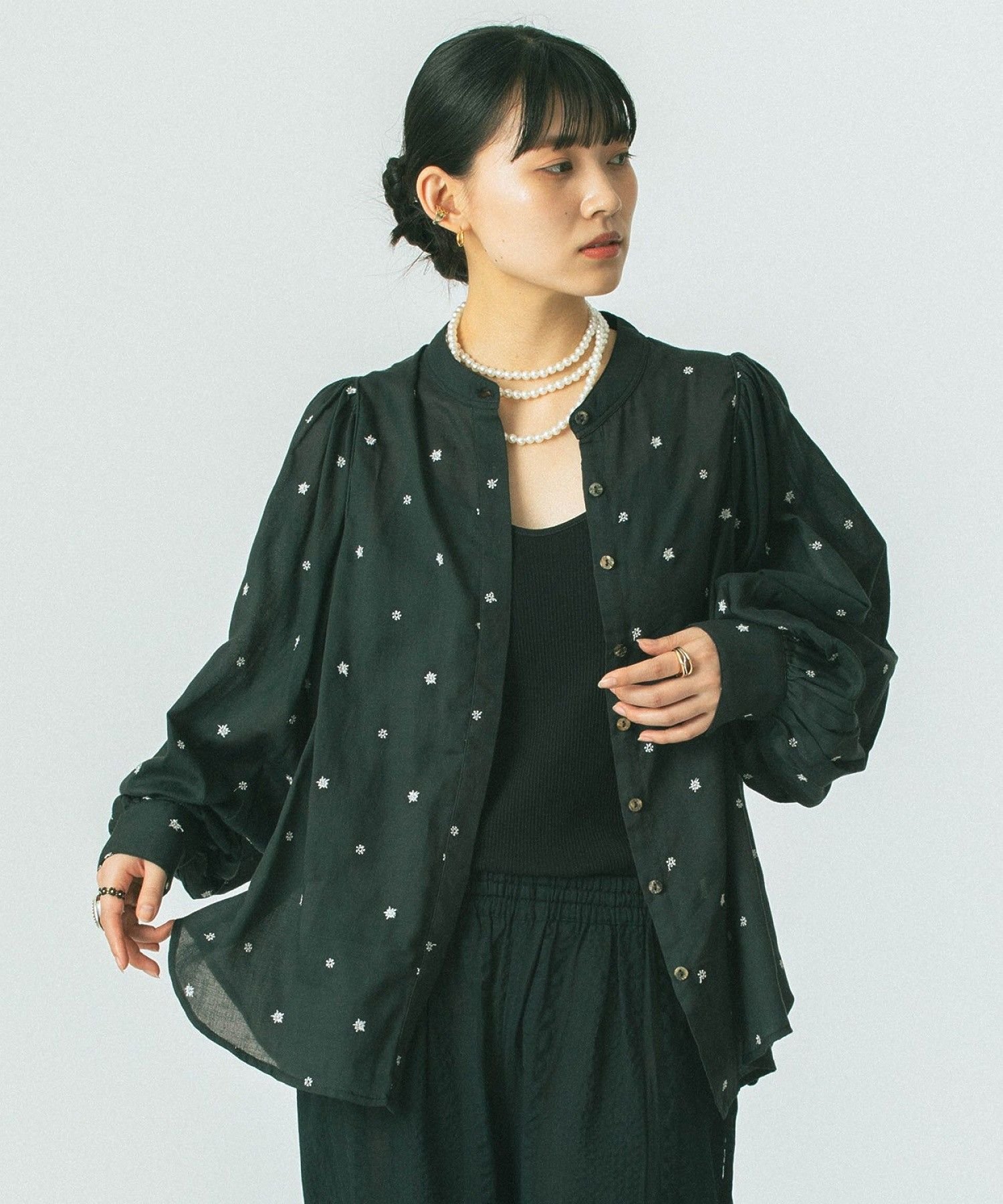 ROSE BUD STAR EMBROIDERY SHIRTS ローズバッド トップス シャツ・ブラウス ブラック ホワイト