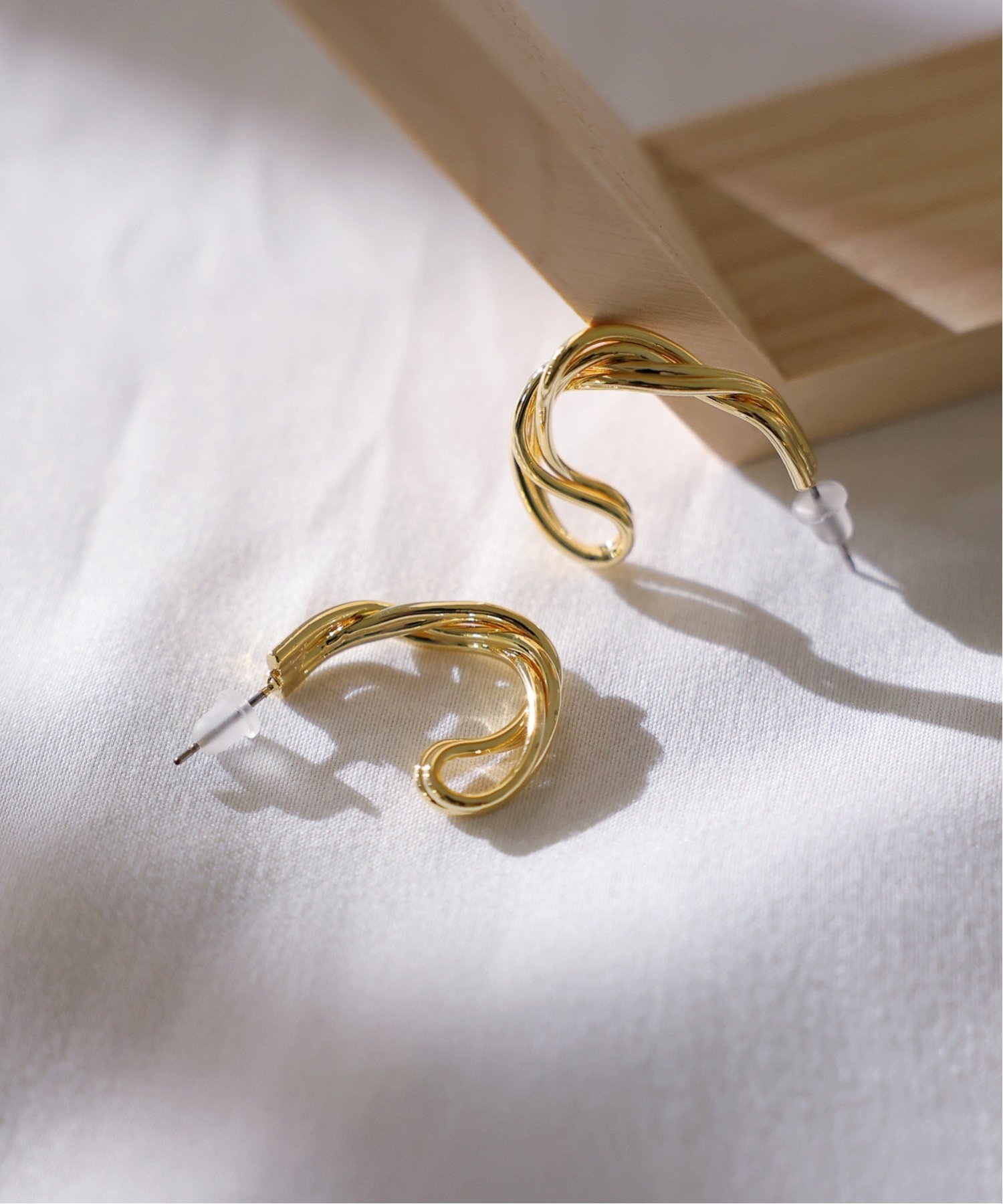 PourVous ねじねじチェーンフープピアス プールヴー アクセサリー・腕時計 ピアス ゴールド シルバー【..