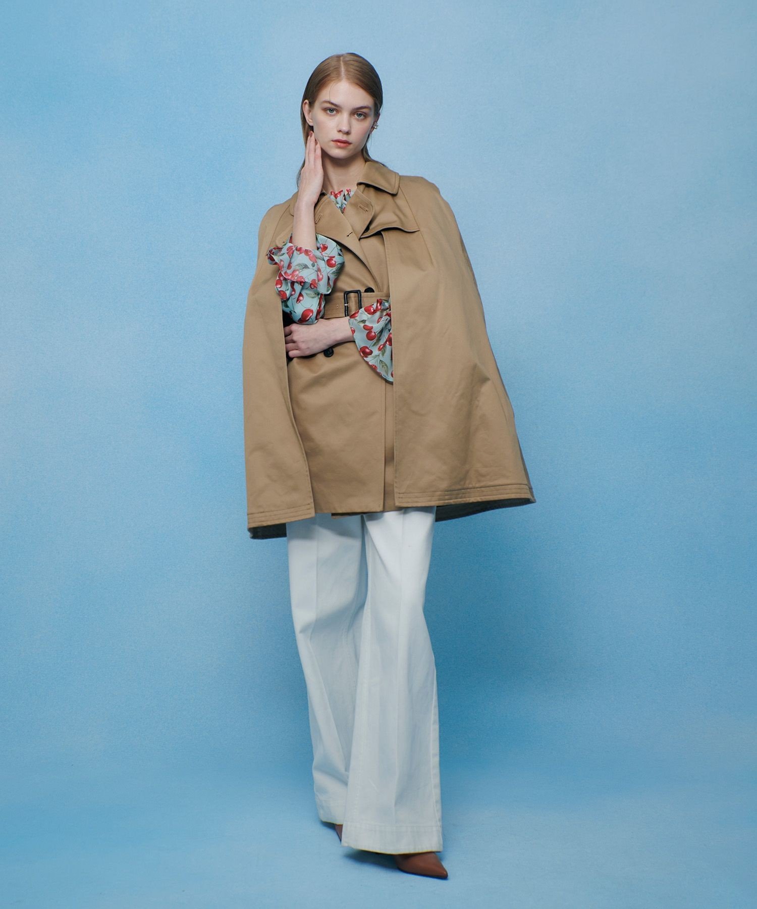 LOULOU WILLOUGHBY 【LOULOU WILLOUGHBY】トレンチケープコート アルアバイル ジャケット・アウター トレンチコート ブラウン ブラック