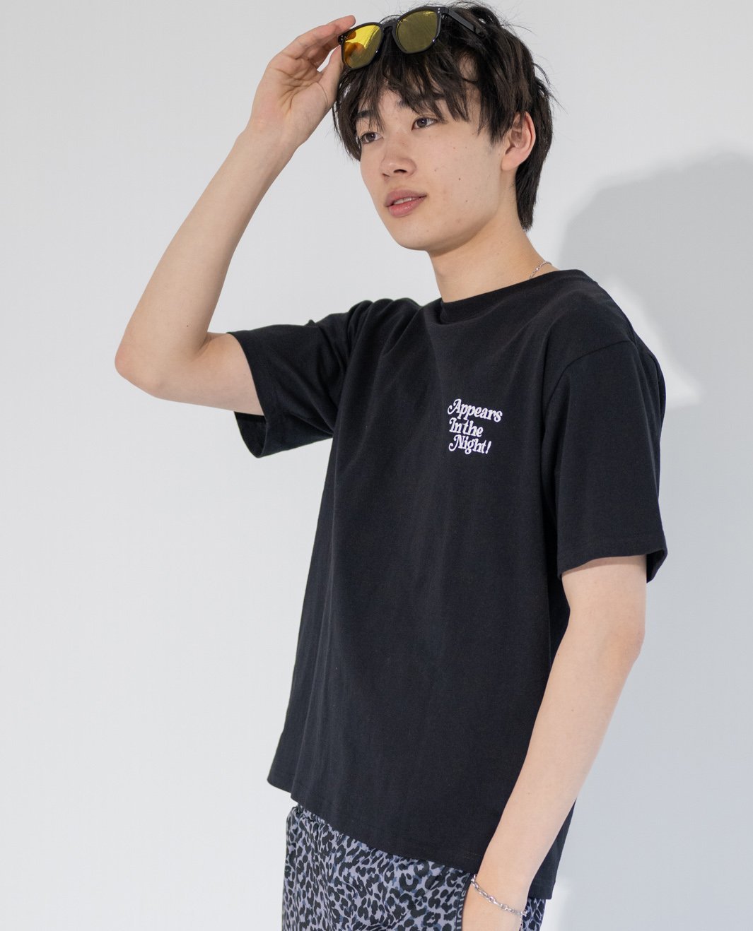 YEVS ゴースト刺しゅうTシャツ イーブス トップス カットソー・Tシャツ ブラック ホワイト