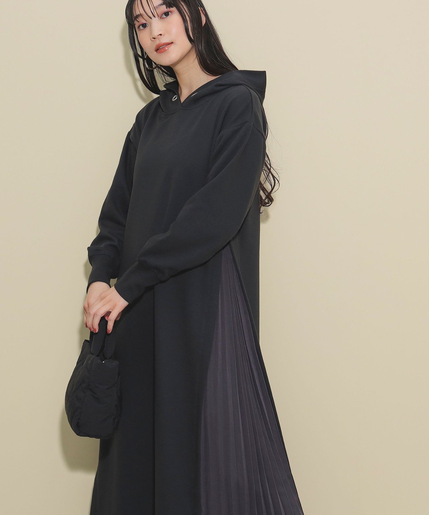 BEAMS HEART WOMEN 【定番人気・洗濯機OK】脇プリーツ フーディ ワンピース 24AW ビームス ハート ワンピース・ドレス ワンピース グレー ブラック ホワイト ベージュ【送料無料】のサムネイル