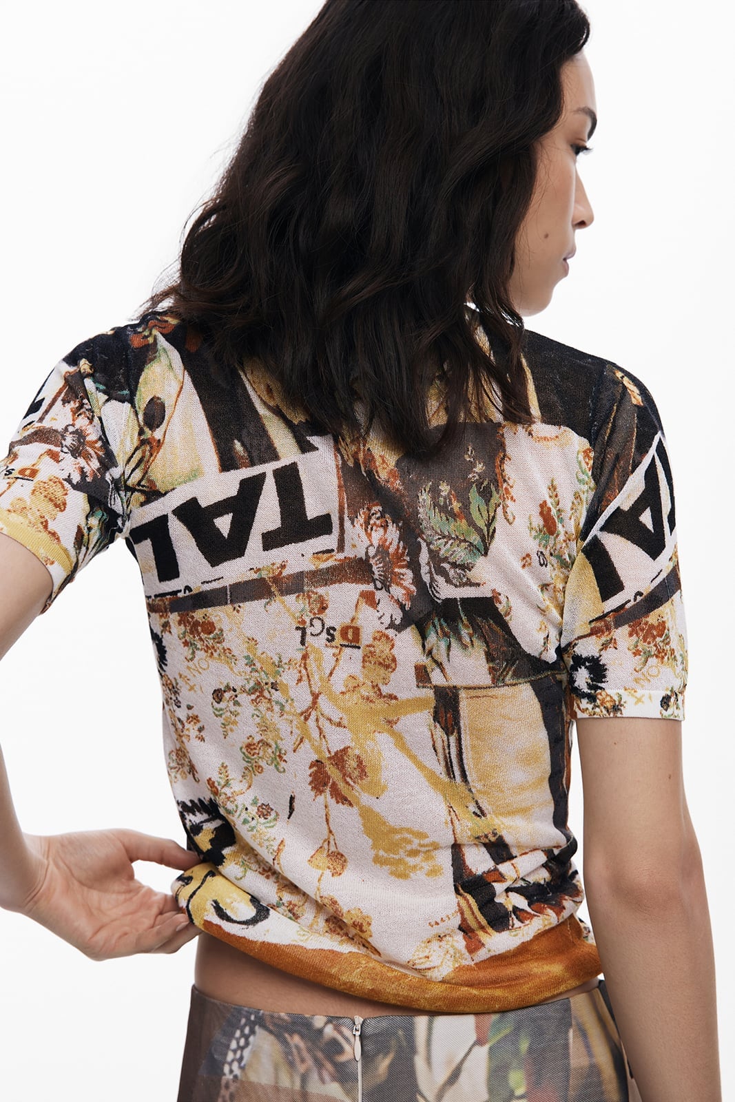 コラージュ風装飾プリントニットTシャツ ミニ丈 デシグアル トップス カットソー・Tシャツ ベージュ